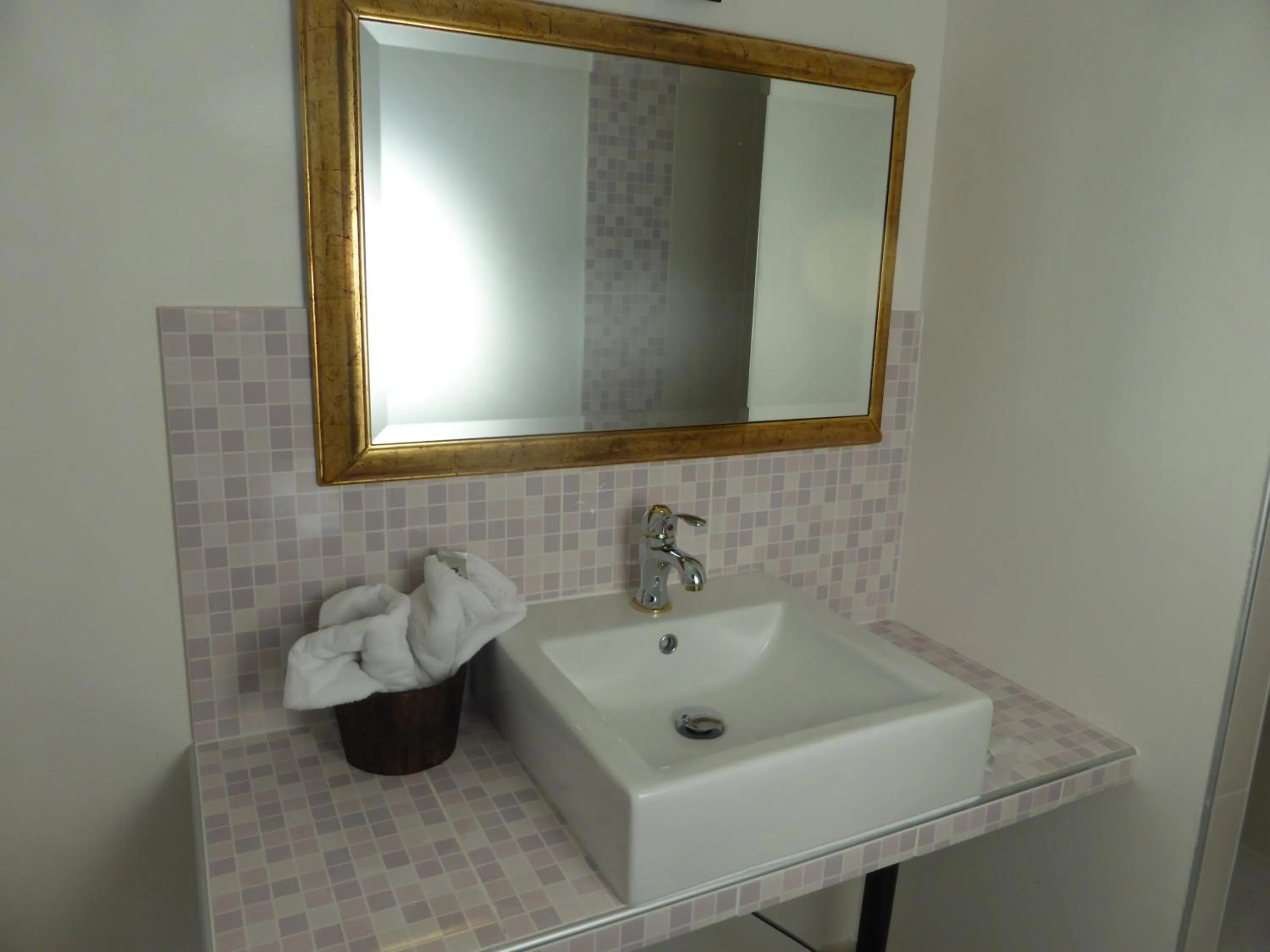 Bathroom in Le Bannier Hotel Restaurant