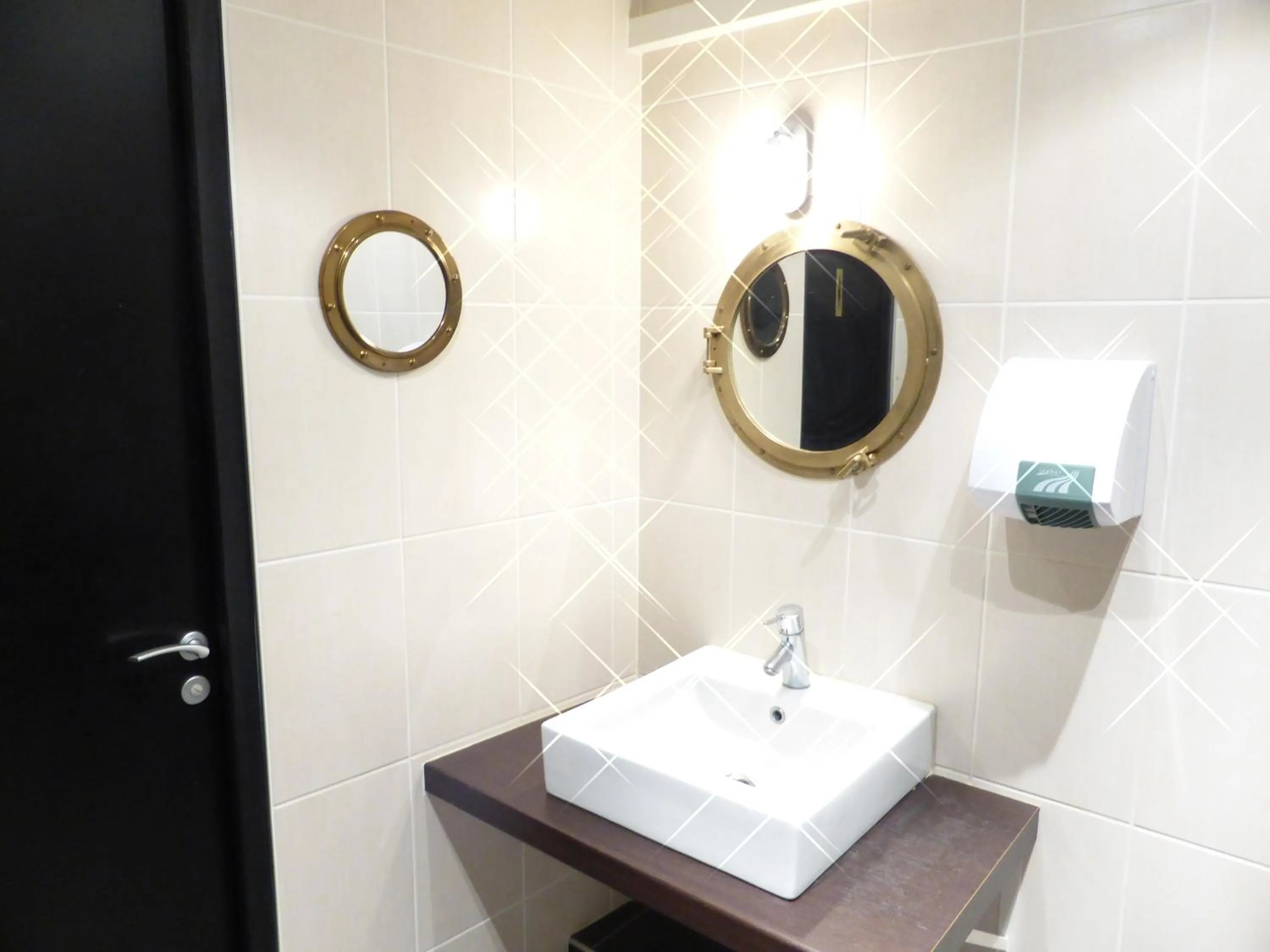 Bathroom in Le Bannier Hotel Restaurant