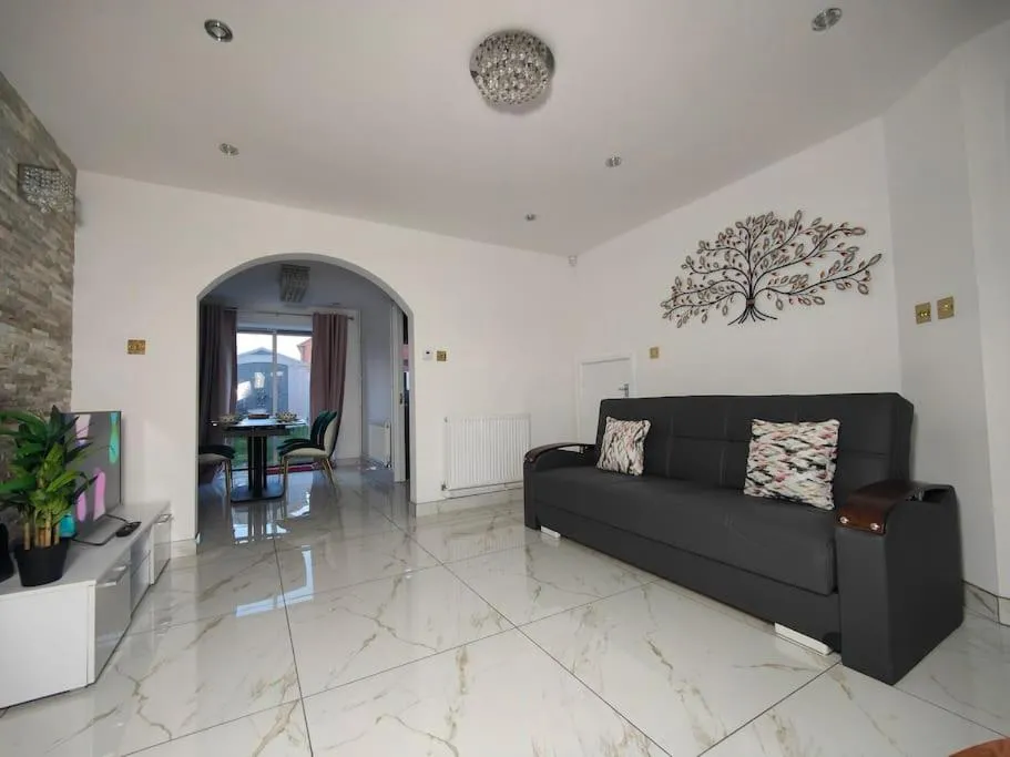 Tyburn Home, Birmingham with FREE Parking