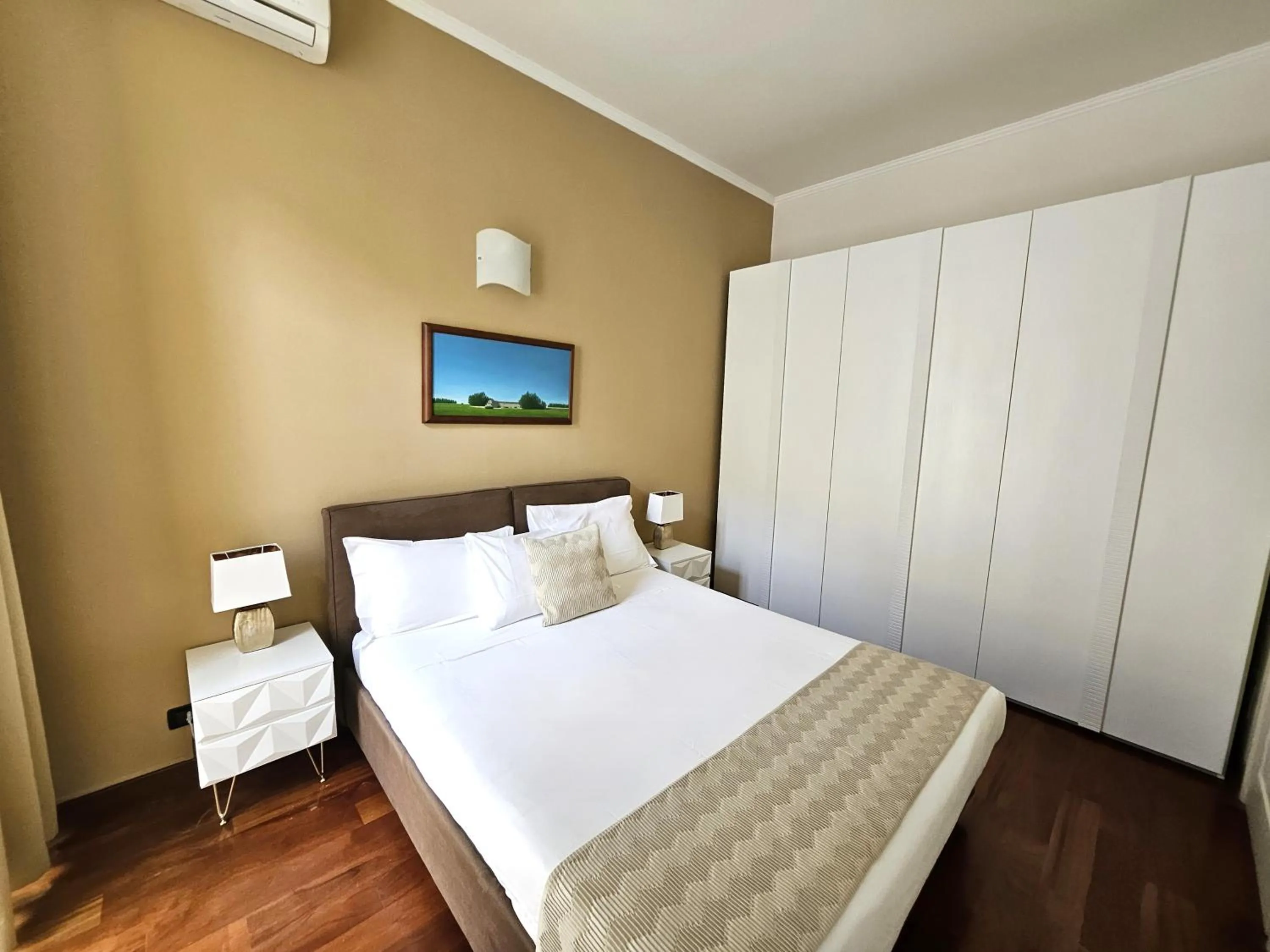 Bedroom, Bed in Loger Confort Residence & Apartments