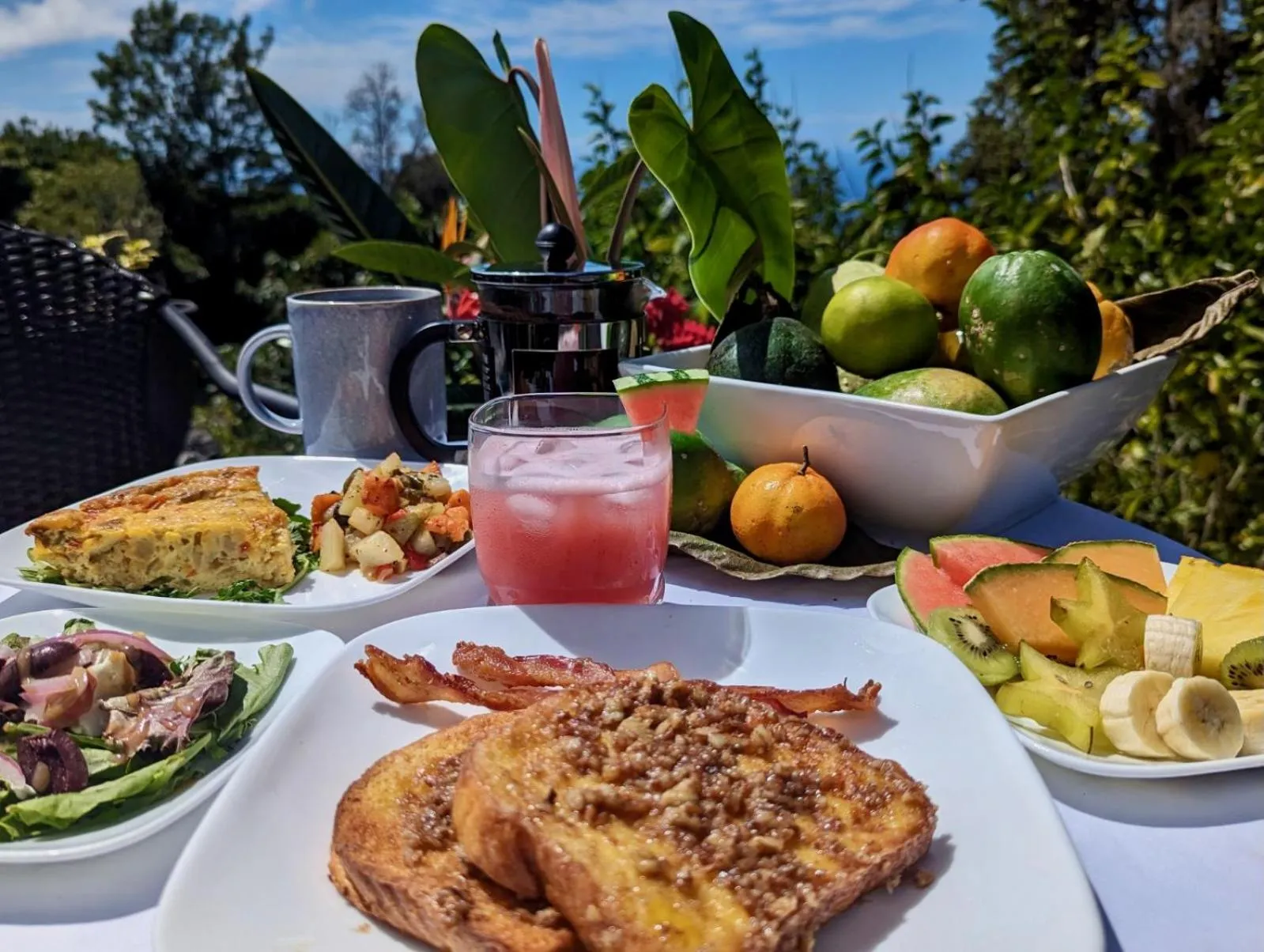 Breakfast in Mango Sunset Bed and Breakfast