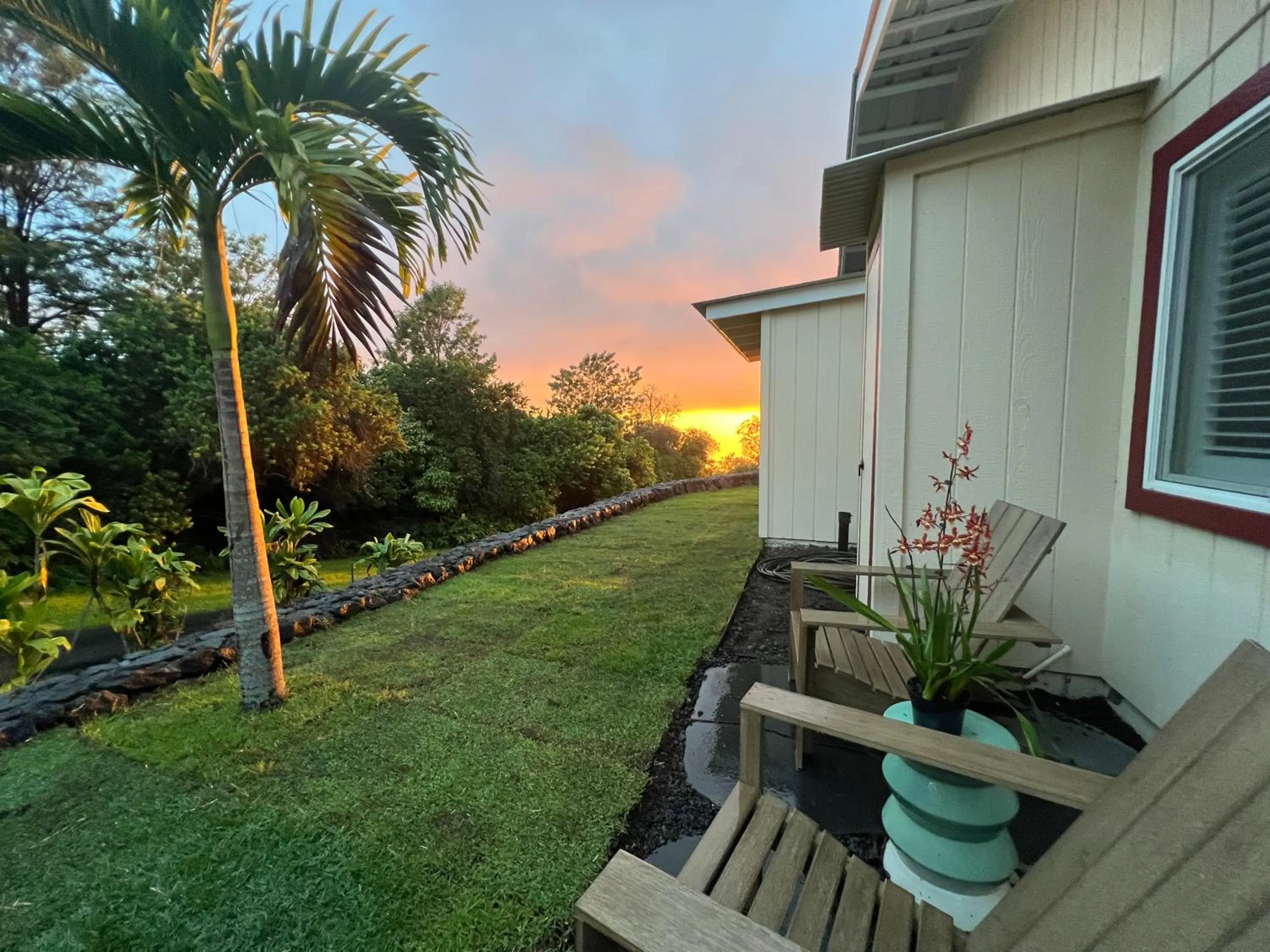 Mango Sunset Bed and Breakfast