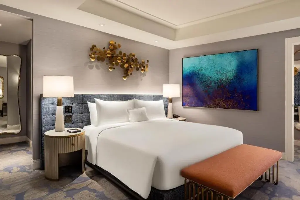 Bed in Fontainebleau Las Vegas, MICHELIN Key Award Hotel Bed in Fontainebleau Las Vegas, MICHELIN Key Award Hotel