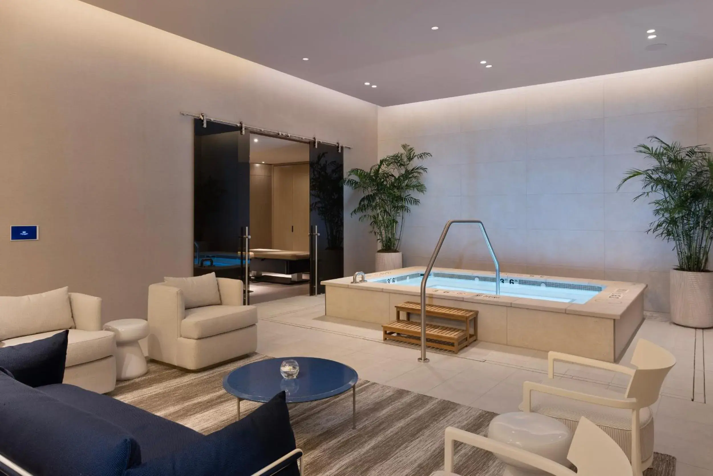 Spa and wellness centre/facilities in Fontainebleau Las Vegas, MICHELIN Key Award Hotel Spa and wellness centre/facilities in Fontainebleau Las Vegas, MICHELIN Key Award Hotel