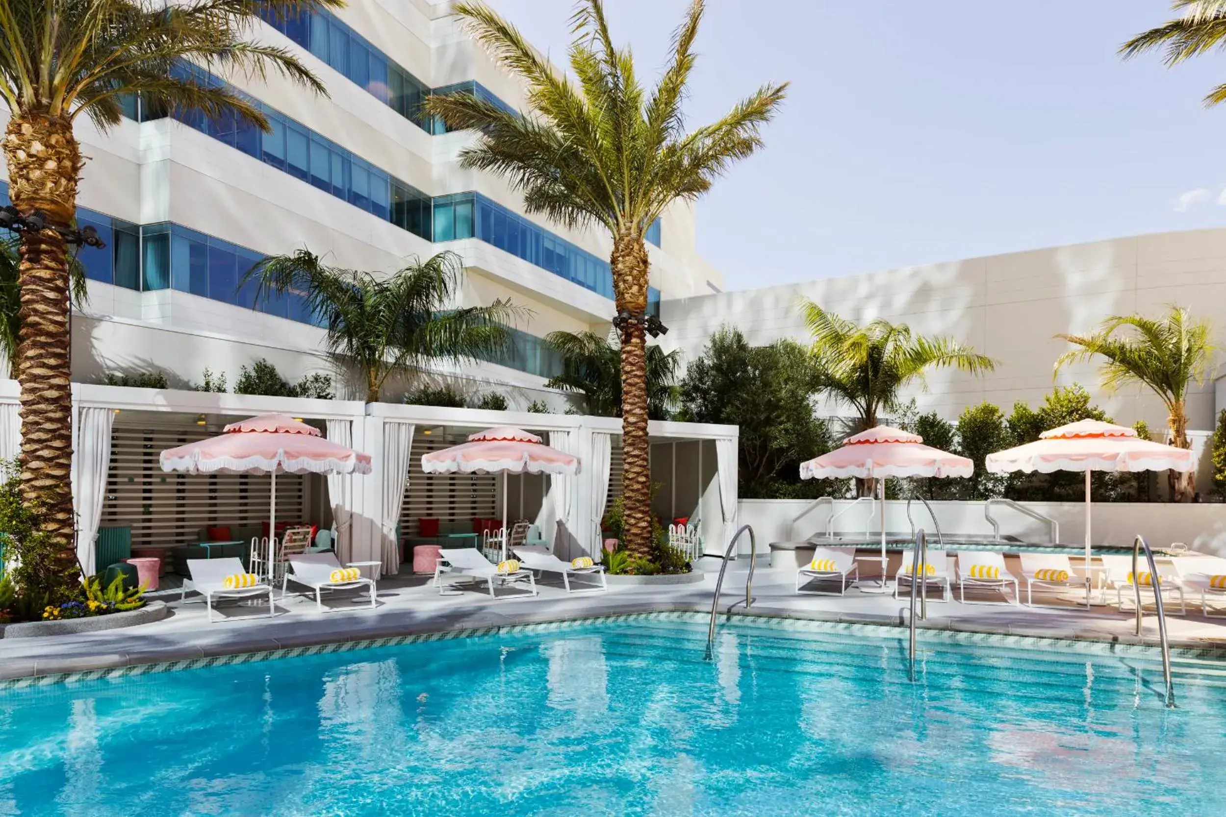 Swimming pool in Fontainebleau Las Vegas Swimming pool in Fontainebleau Las Vegas