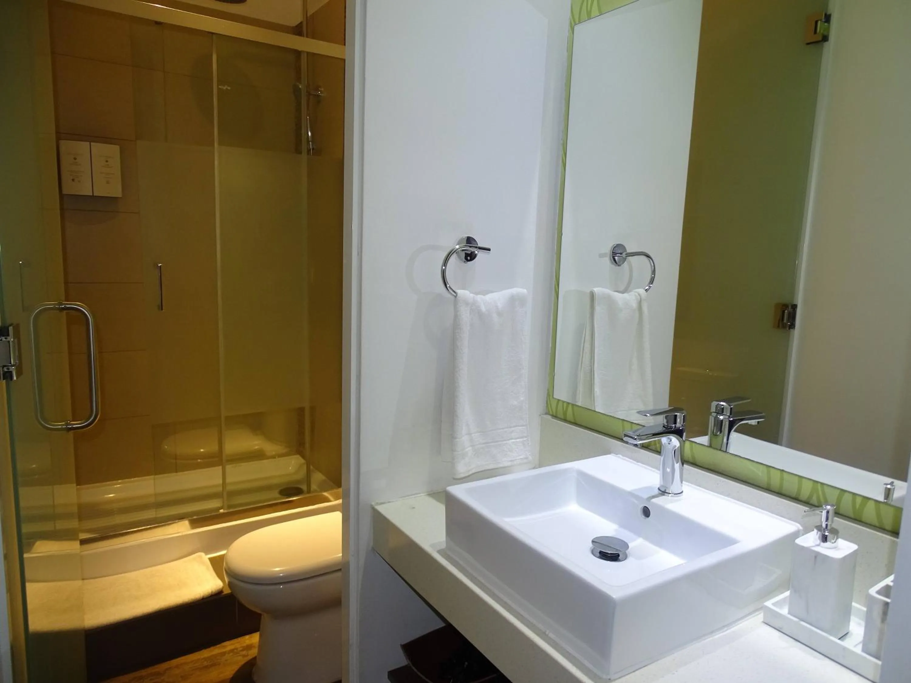 Shower in BHB Hotel Boutique