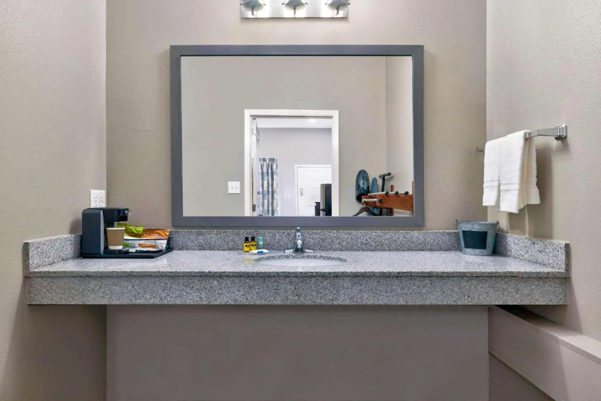 Bathroom in Studio 6-Pleasanton, TX