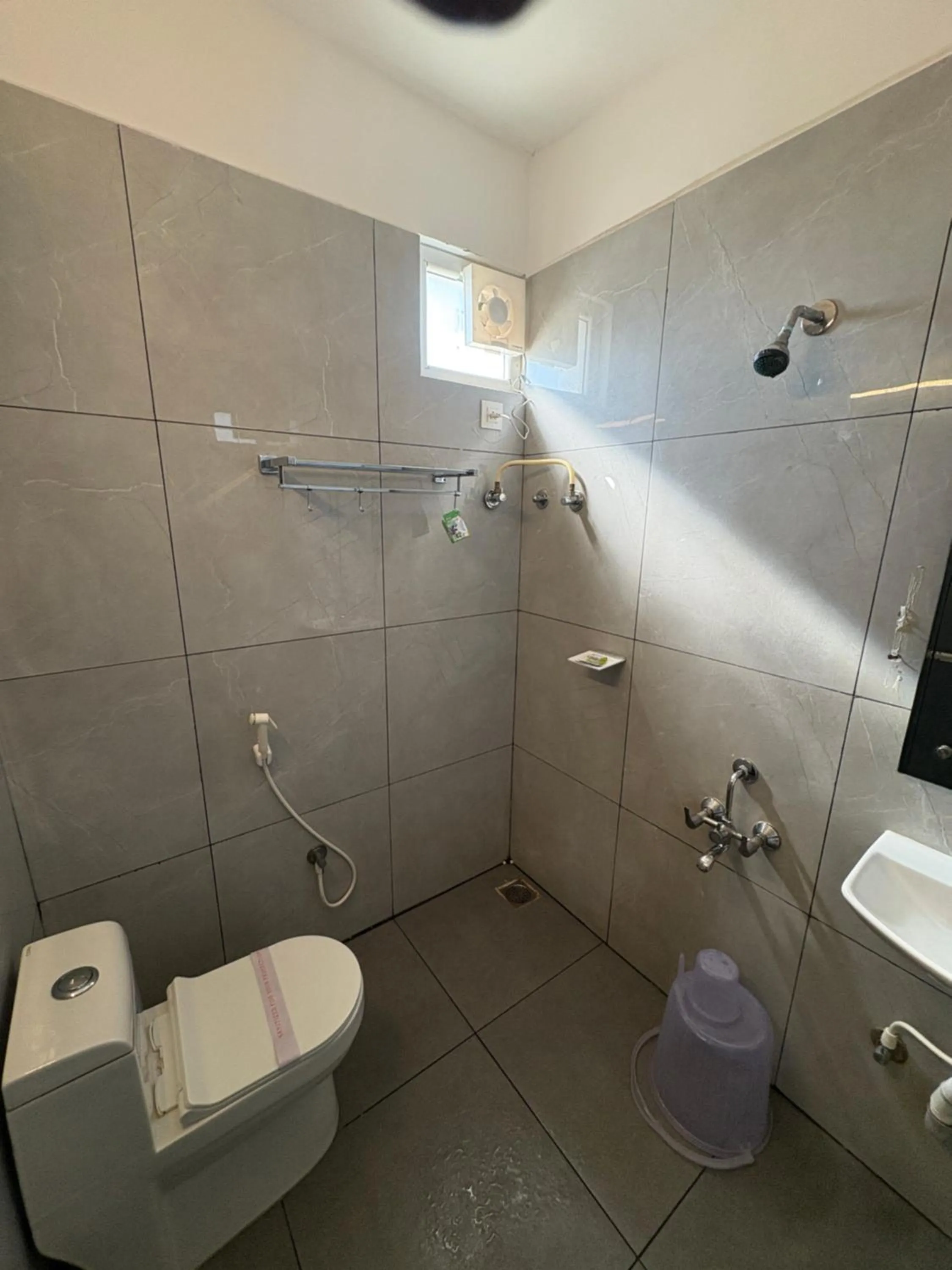 Toilet in Hotel Park Varaahi