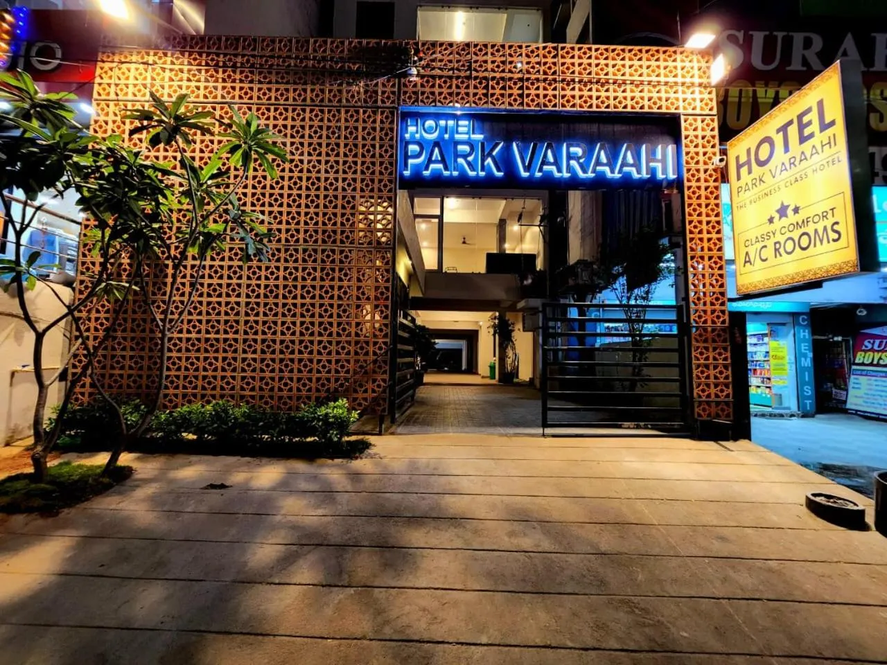 Facade/entrance in Hotel Park Varaahi