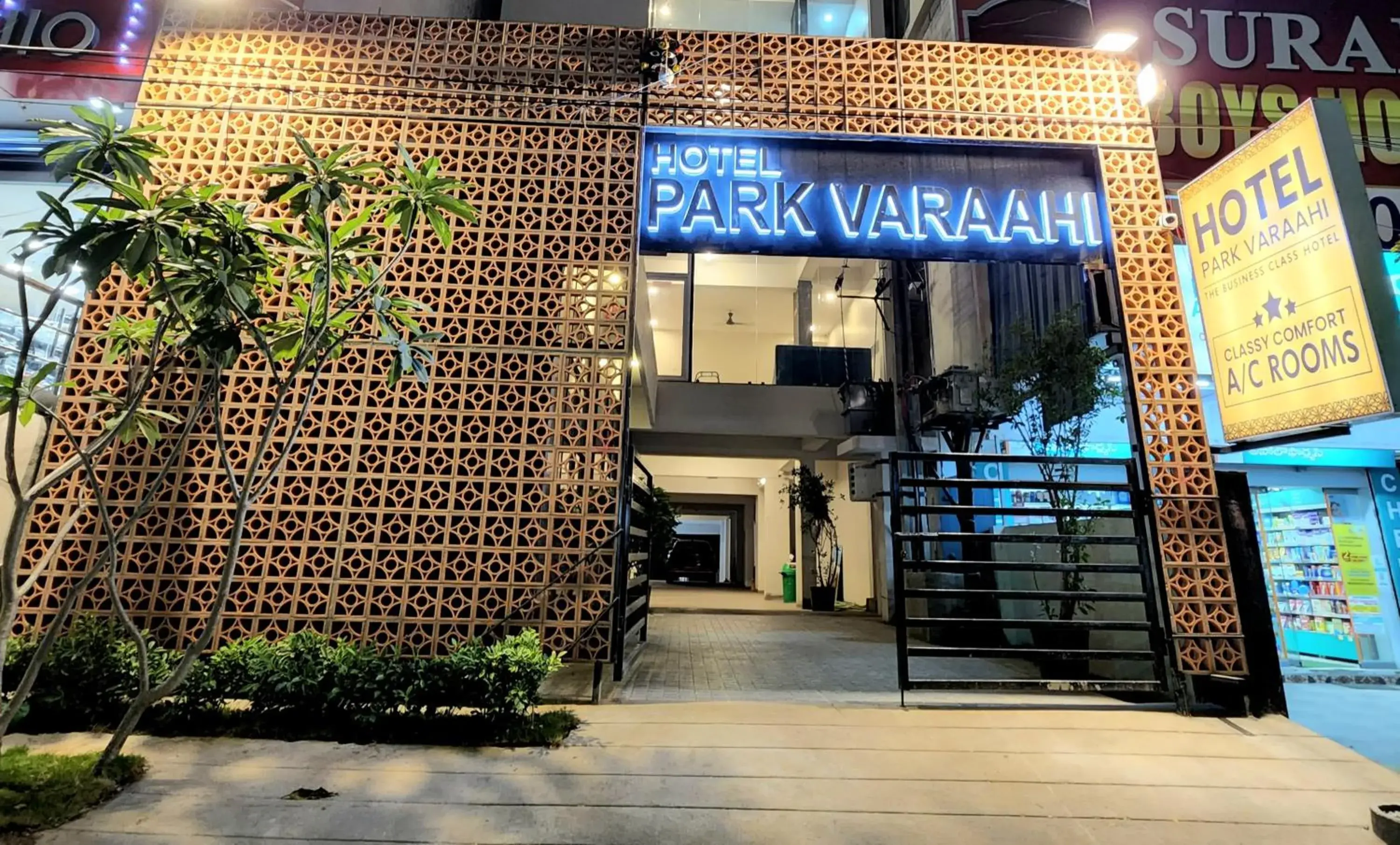 Property building in Hotel Park Varaahi Property building in Hotel Park Varaahi