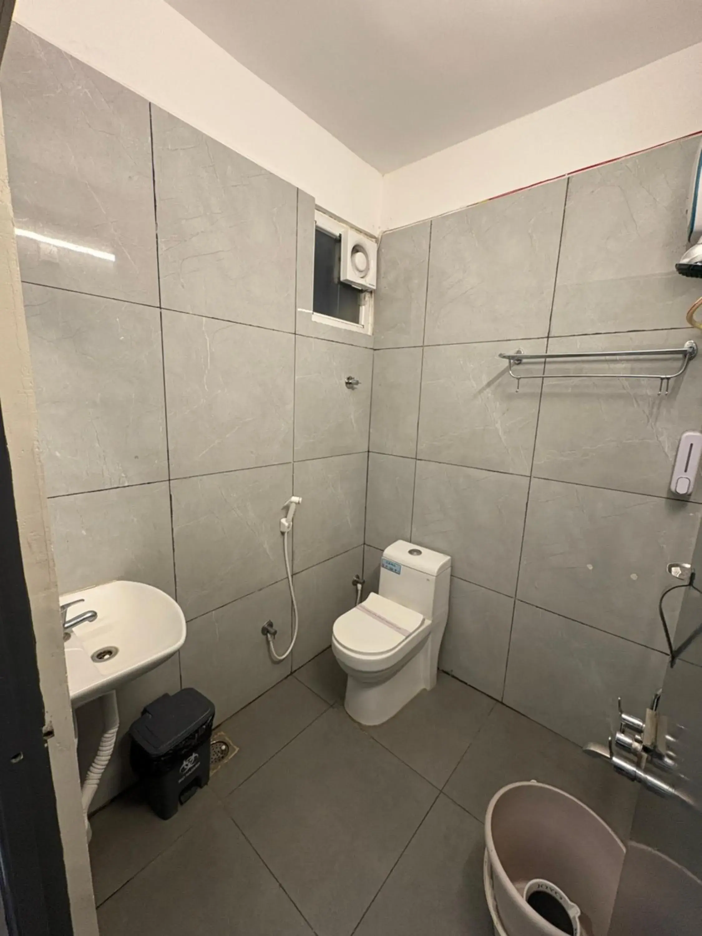 Bathroom in Hotel Park Varaahi Bathroom in Hotel Park Varaahi