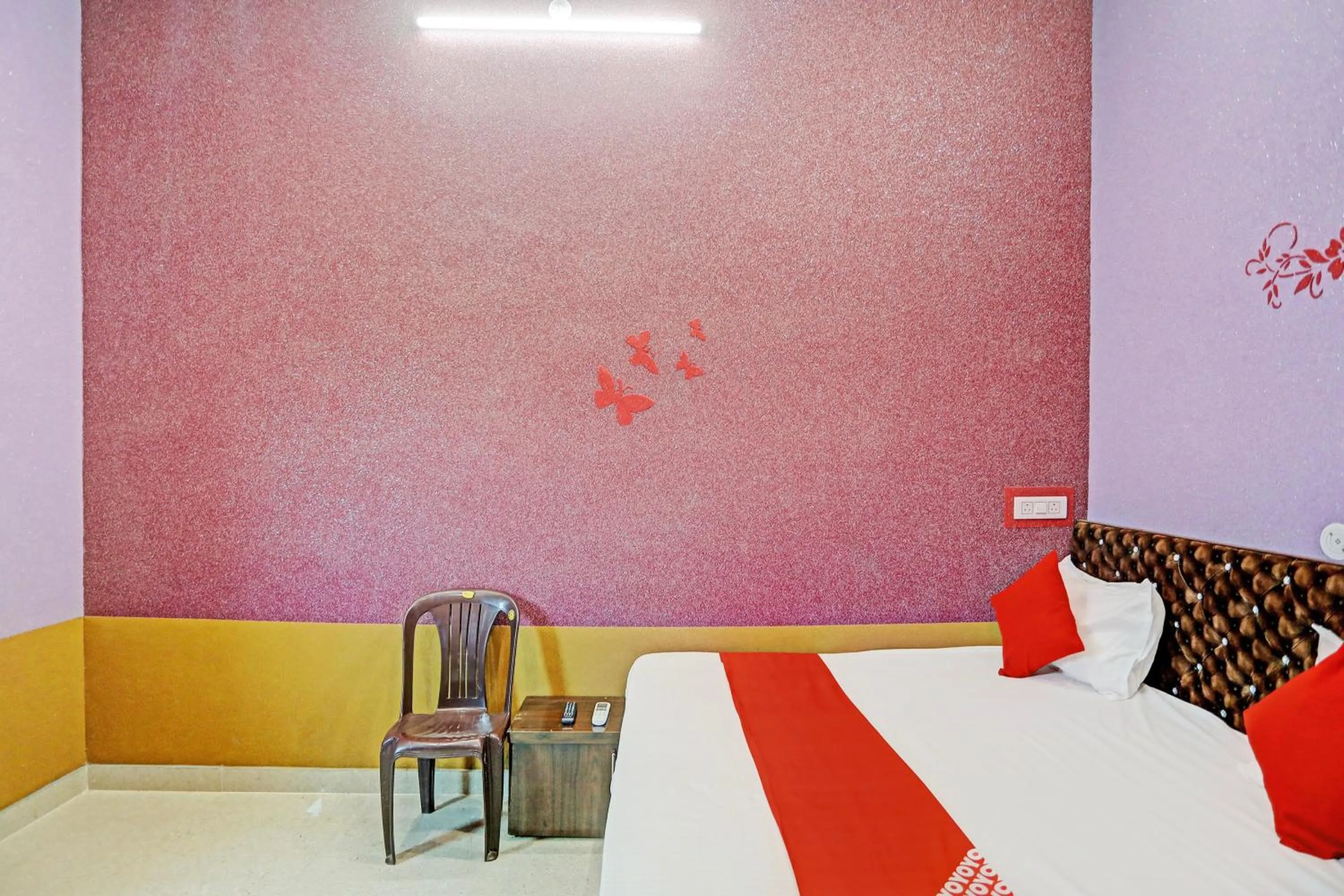 Bedroom, Bed in Hotel O Dwarka