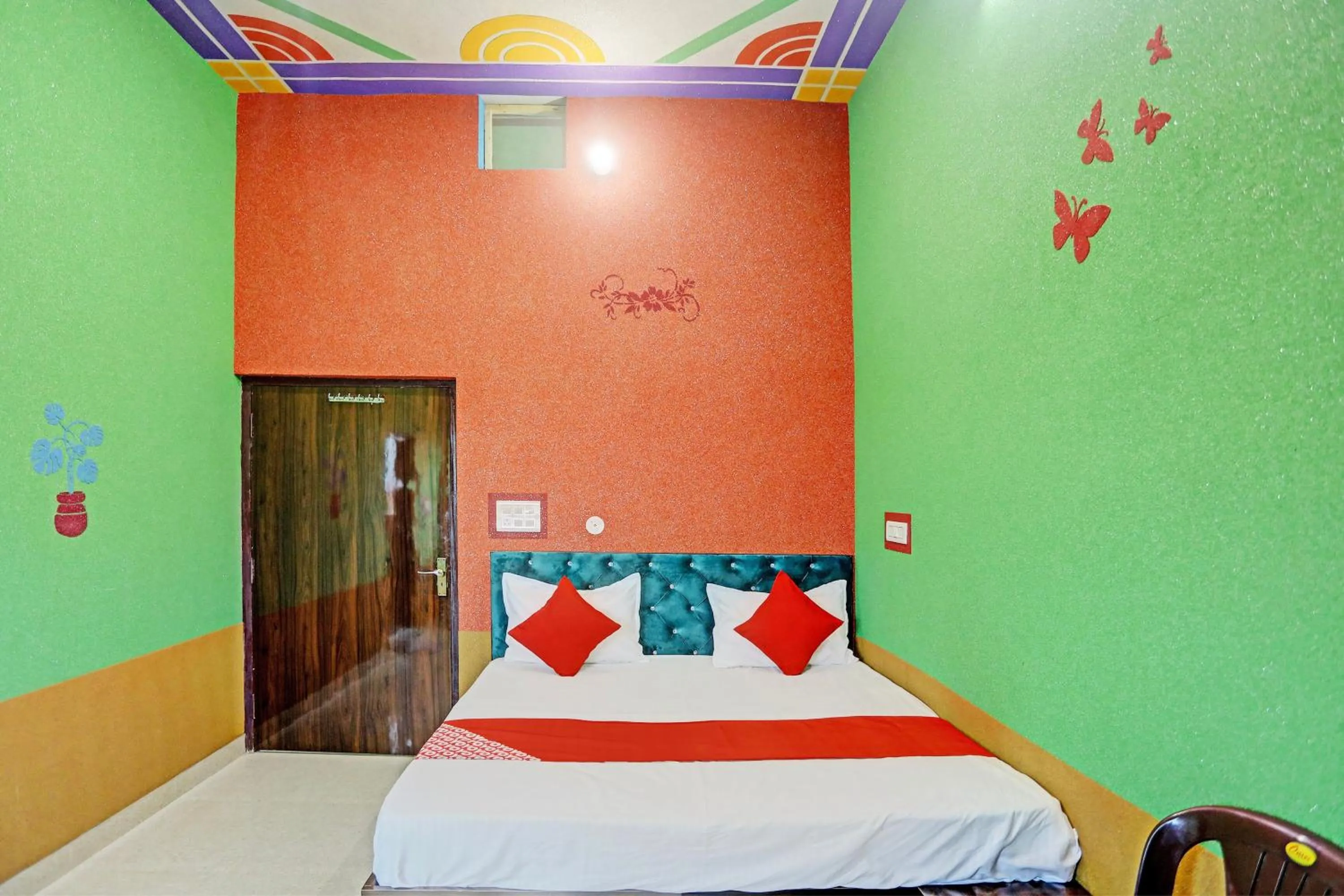 Bedroom, Bed in Hotel O Dwarka