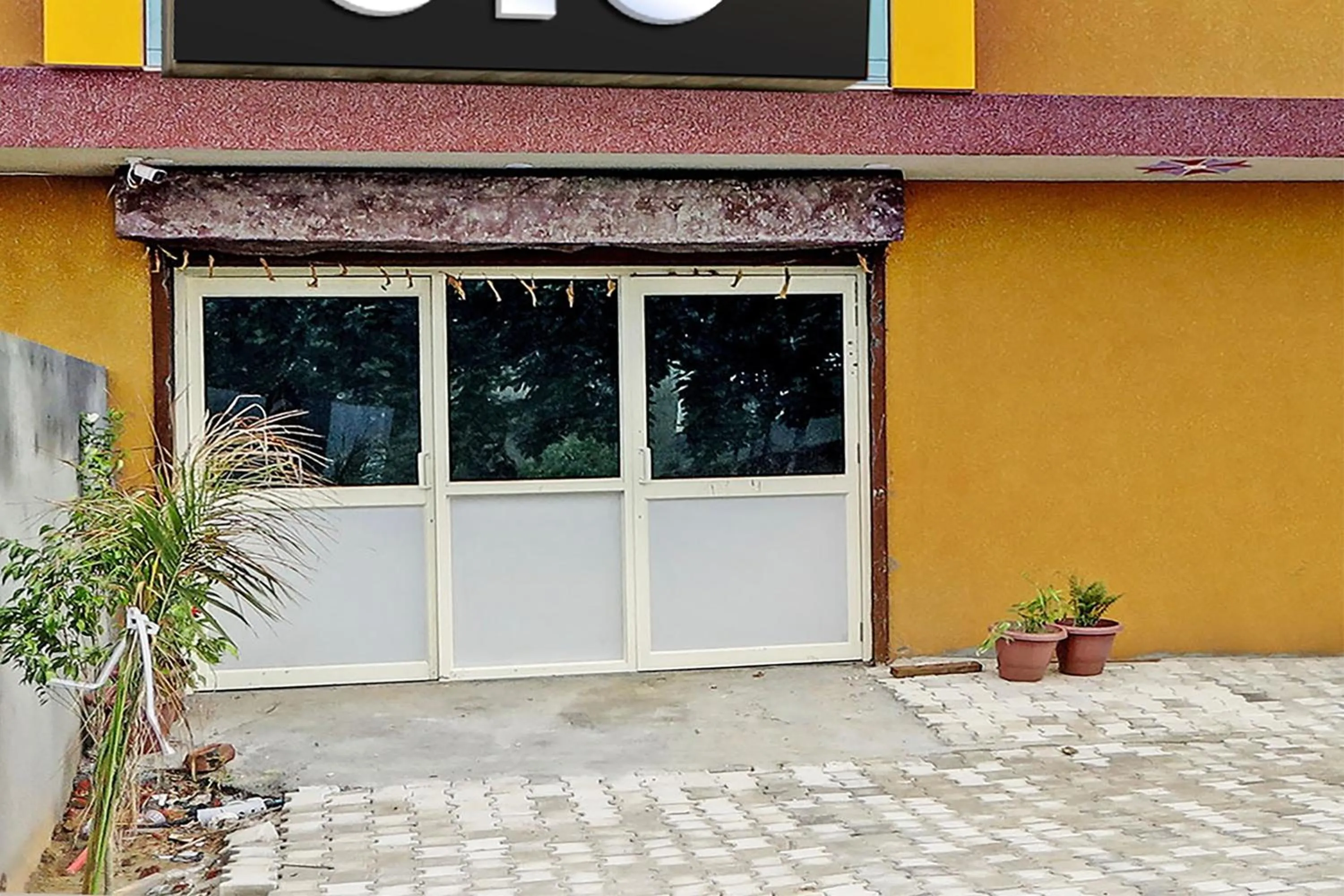 Facade/entrance in Hotel O Dwarka