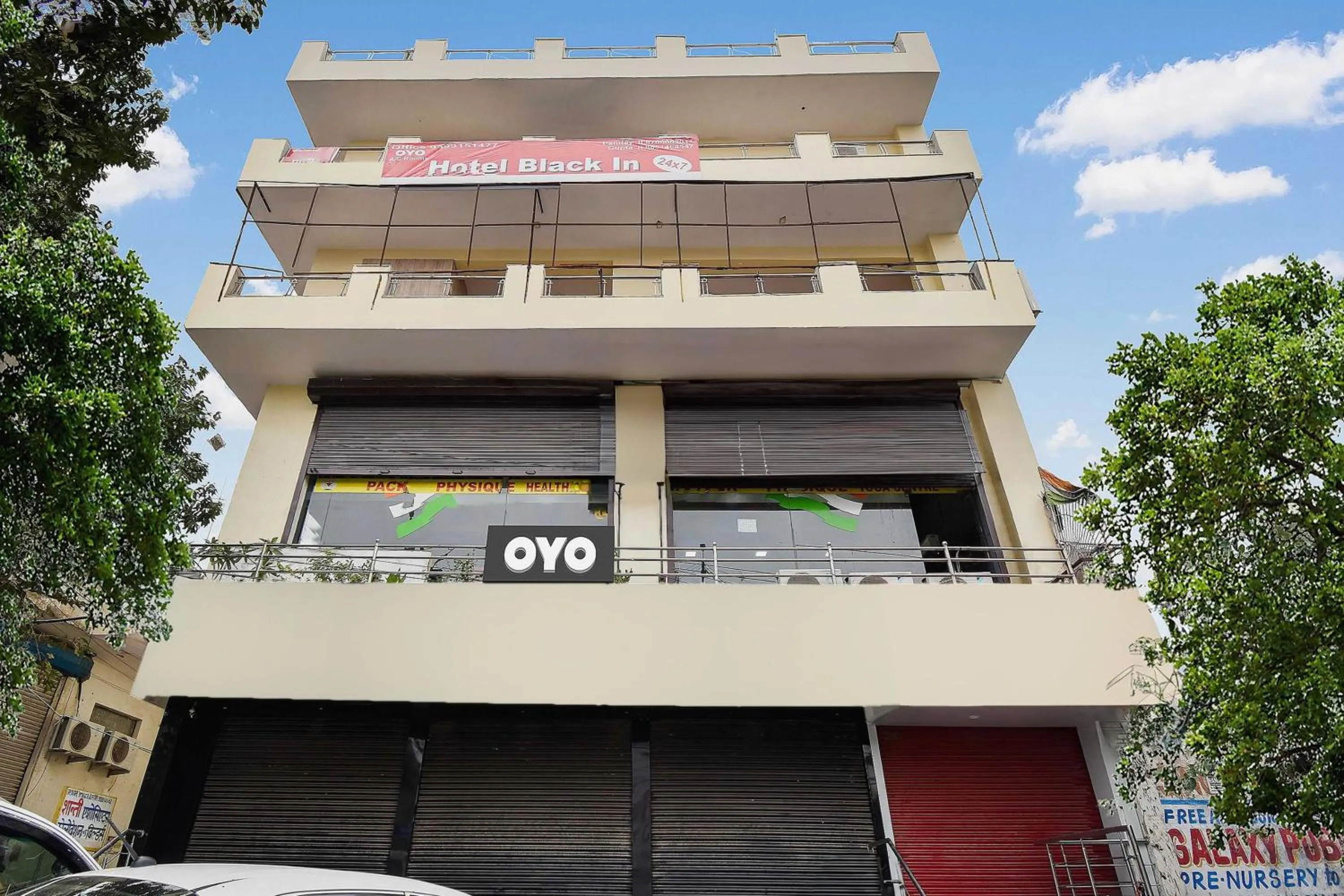 Facade/entrance in Hotel O Black Inn
