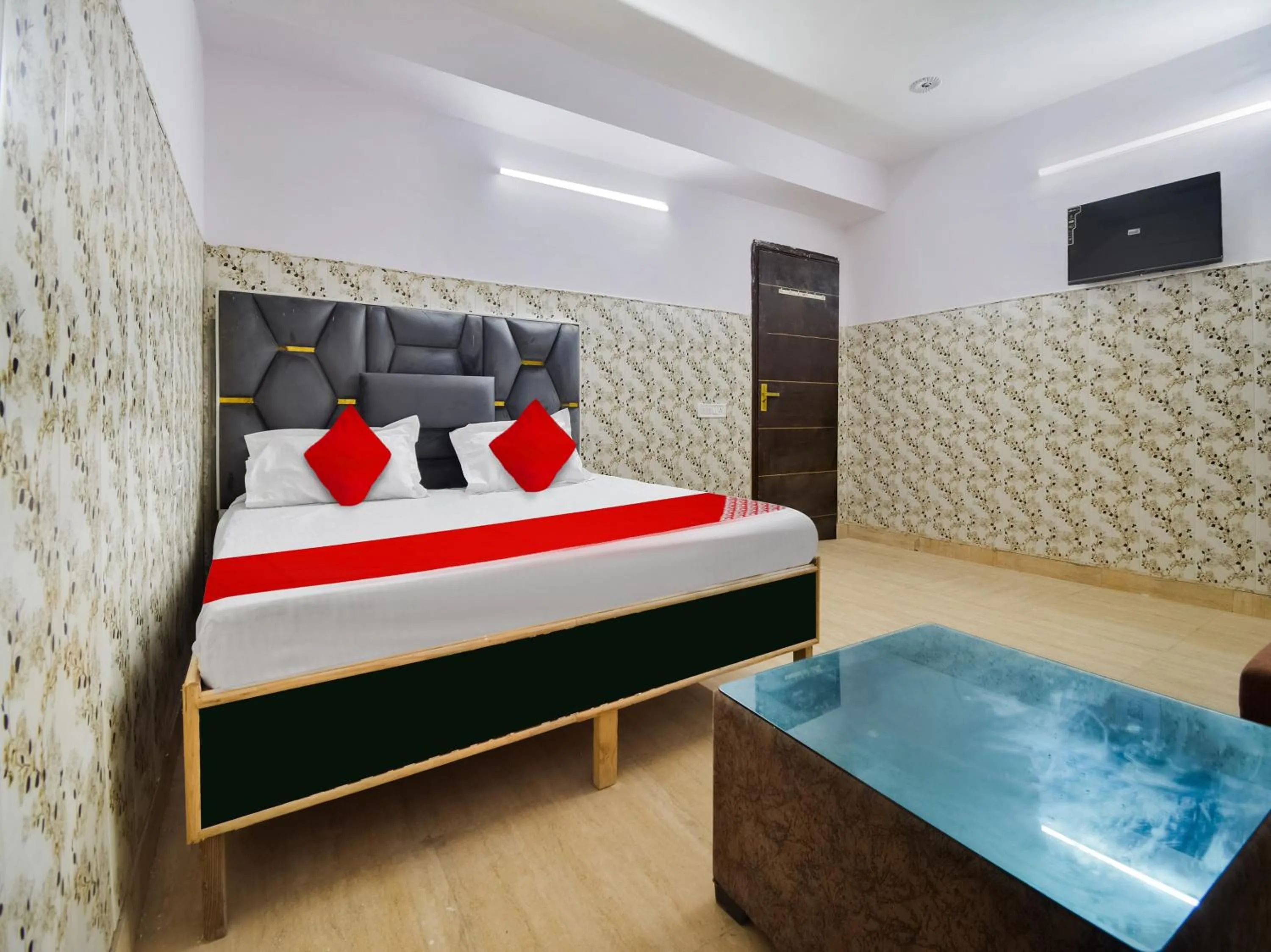 Bedroom in Hotel O Black Inn