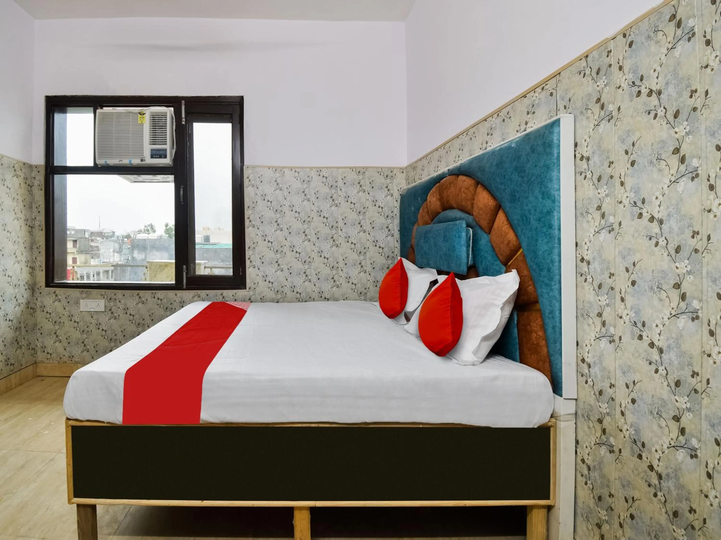 Bedroom in Hotel O Black Inn