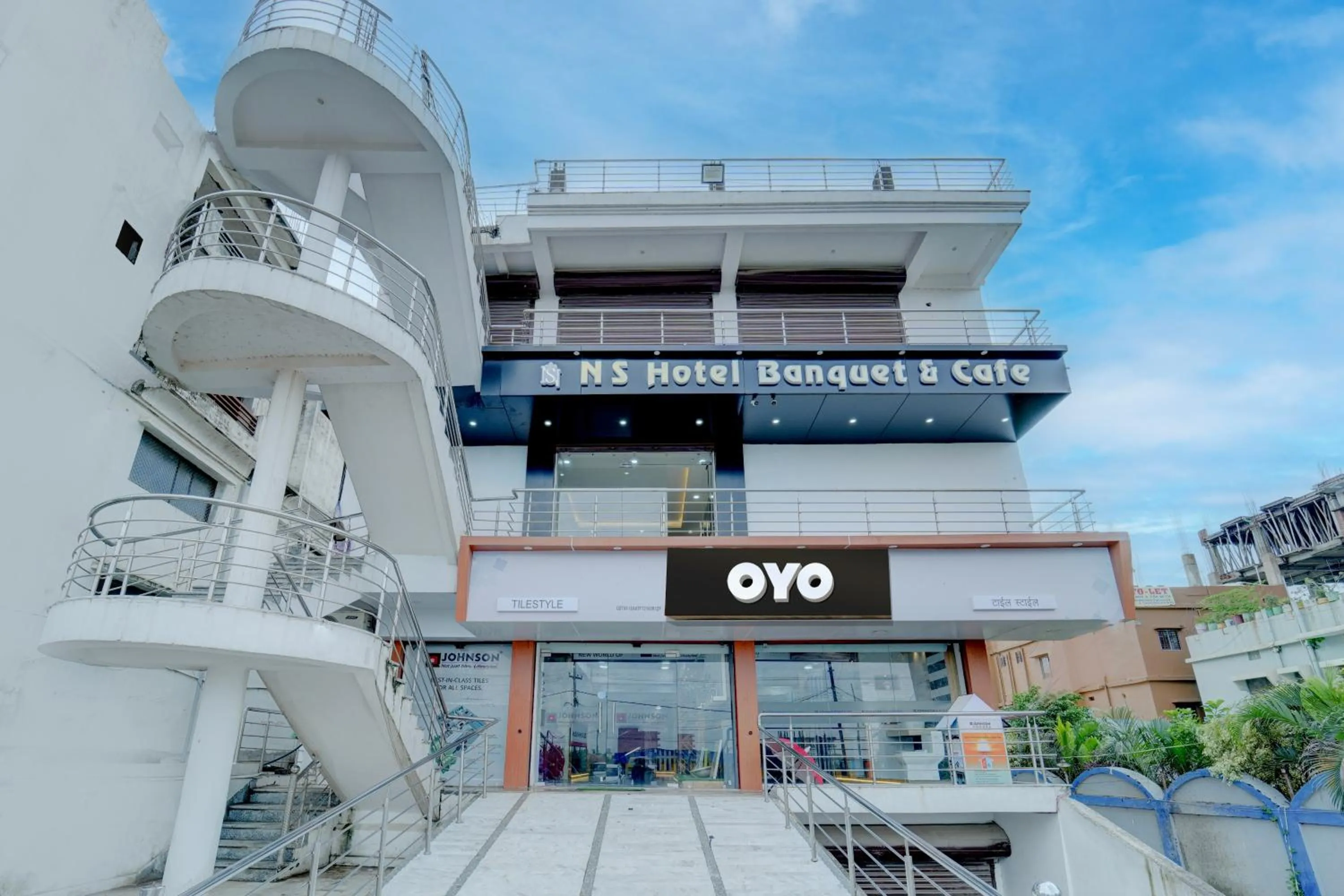 Facade/entrance in Hotel O N S Hotel Banquet & Cafe