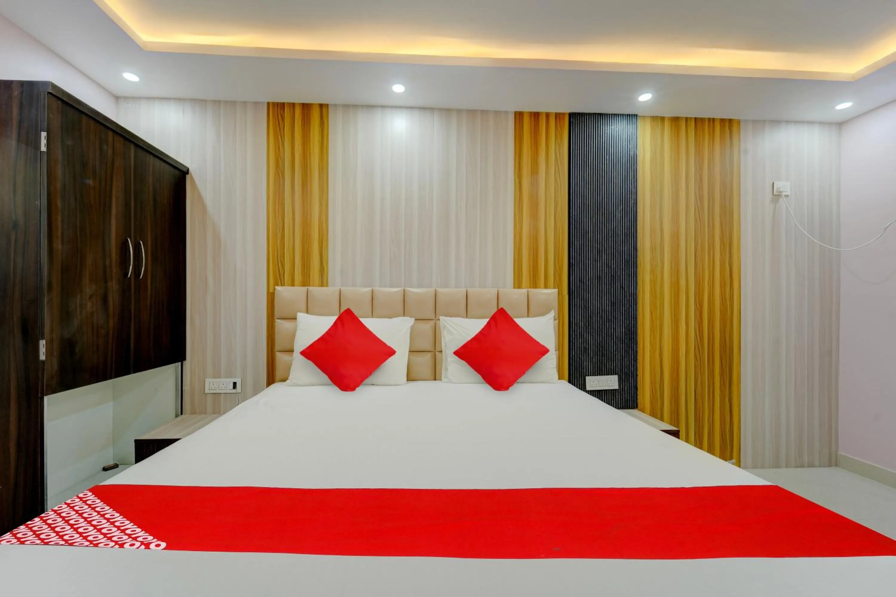 Bedroom, Bed in Hotel O N S Hotel Banquet & Cafe