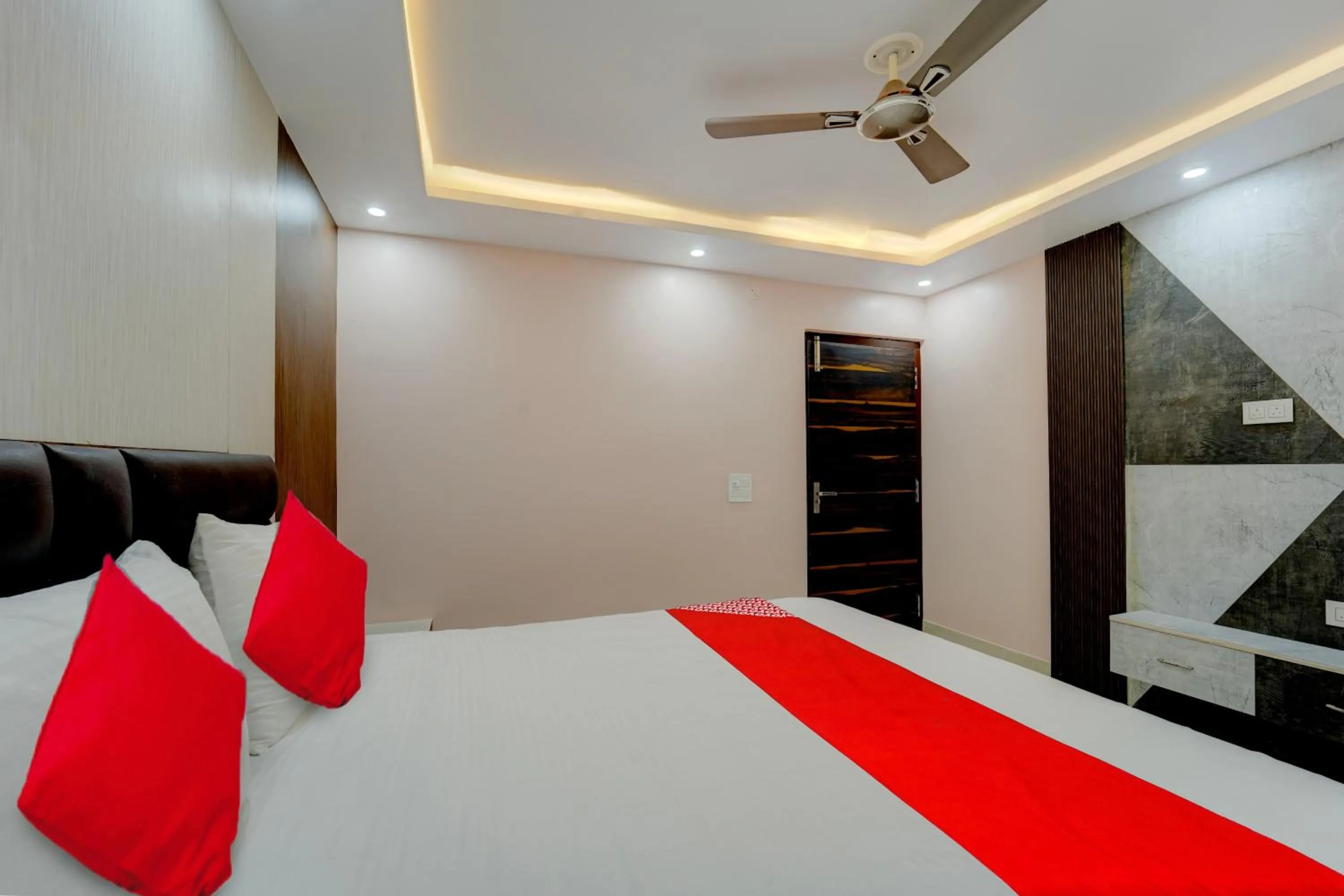 Bedroom, Bed in Hotel O N S Hotel Banquet & Cafe