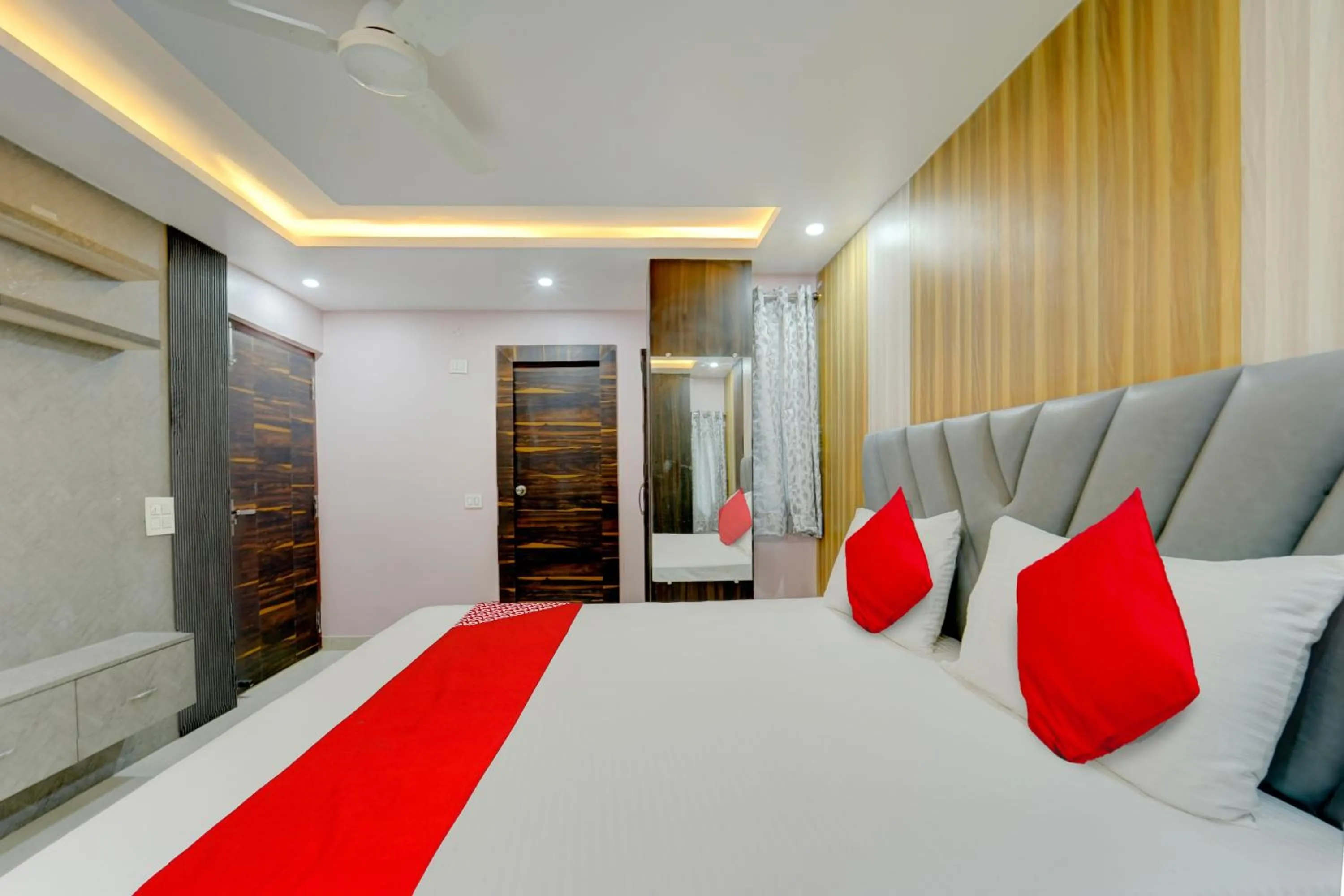 Bedroom, Bed in Hotel O N S Hotel Banquet & Cafe