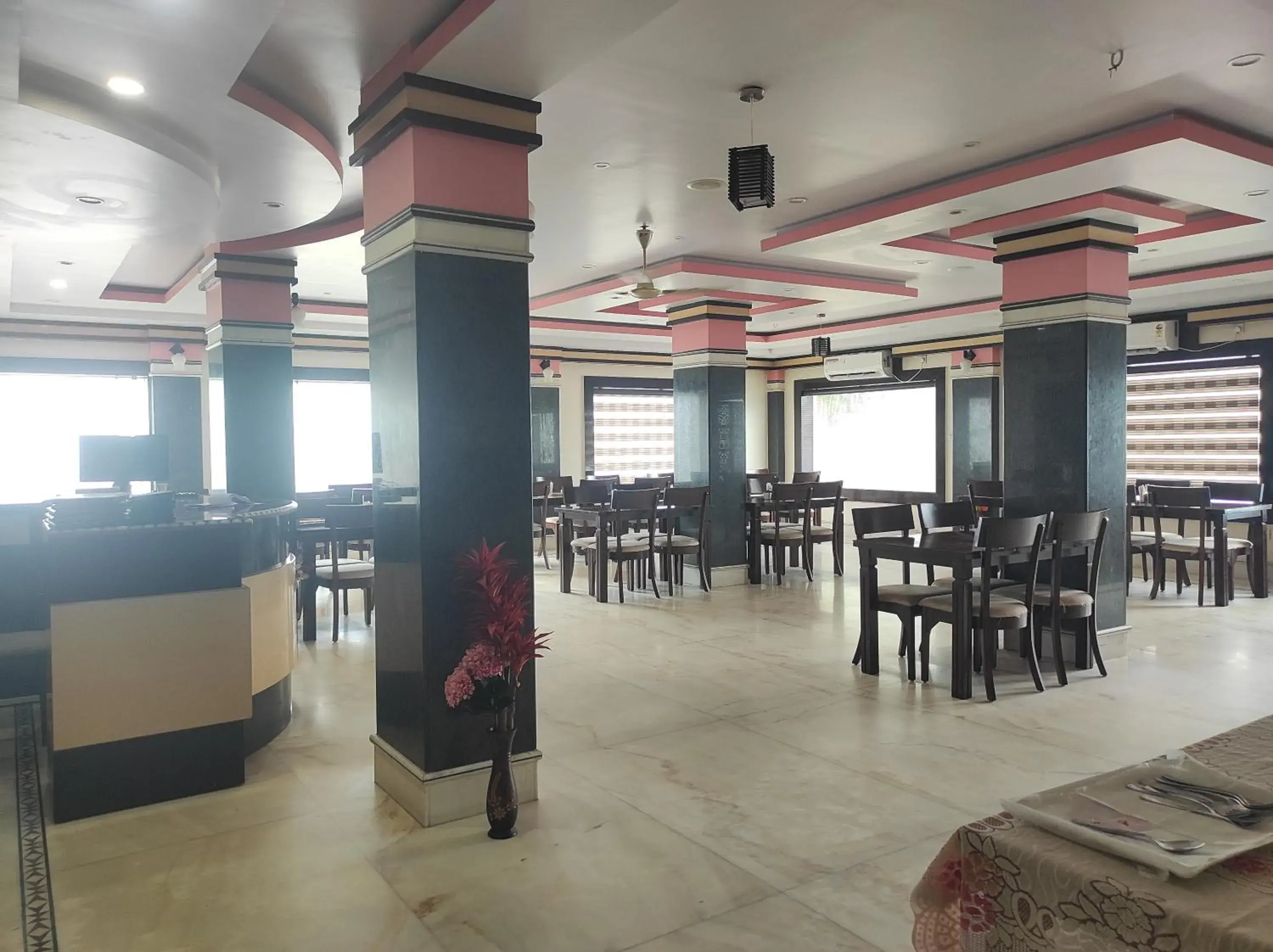 Restaurant/places to eat in Hotel Rising Sun Restaurant/places to eat in Hotel Rising Sun