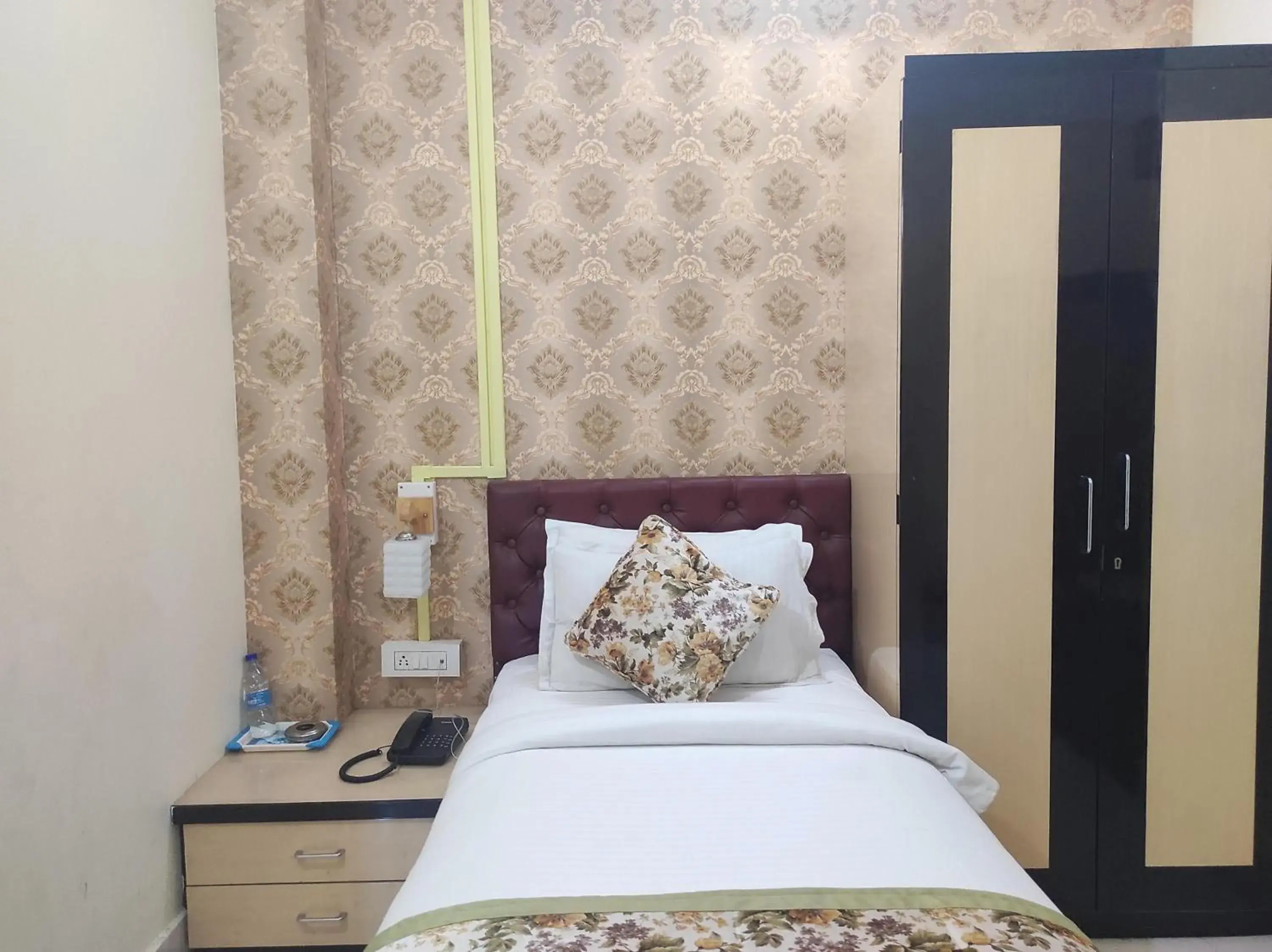 Bed in Hotel Rising Sun Bed in Hotel Rising Sun