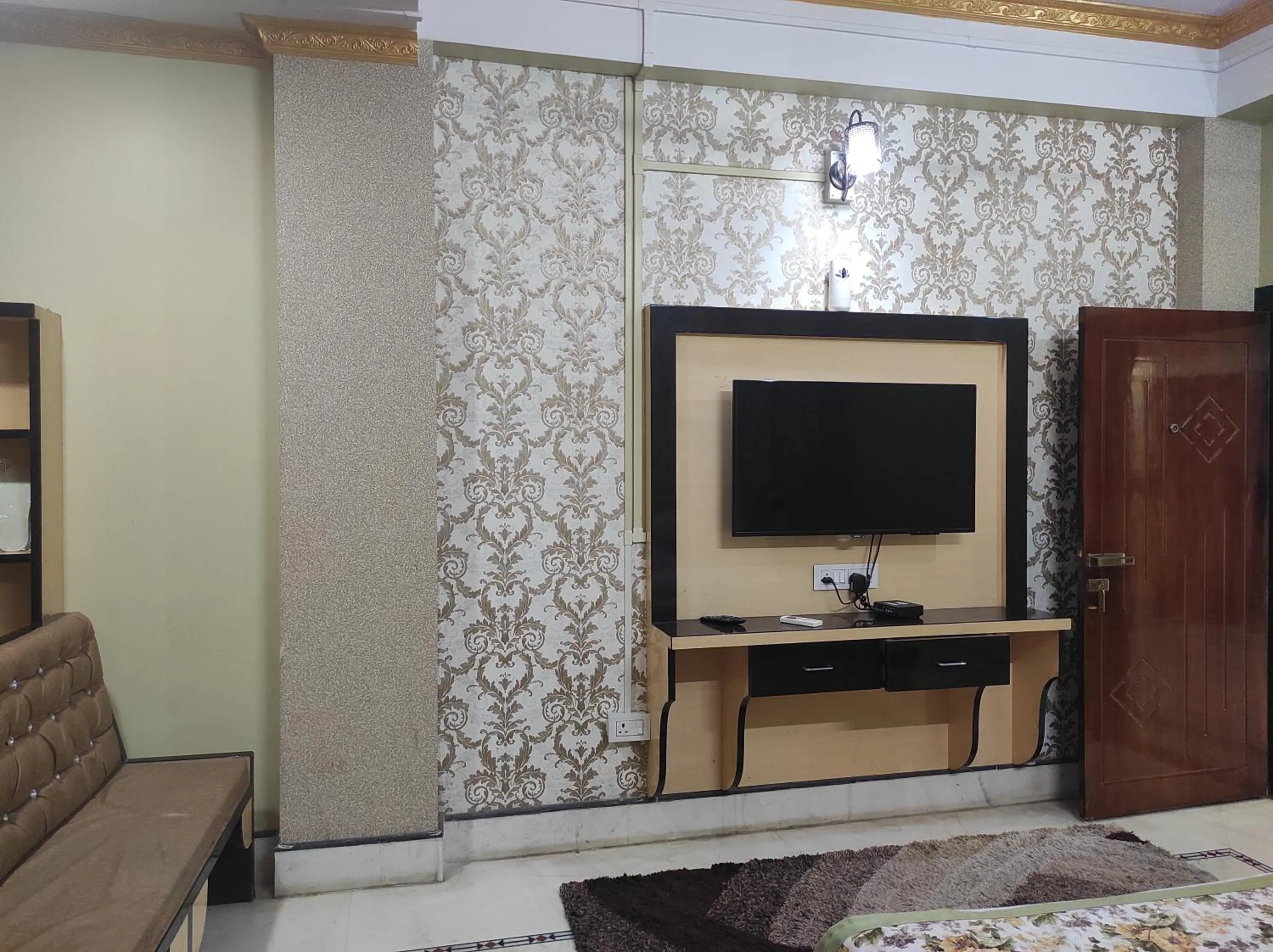 Bed in Hotel Rising Sun