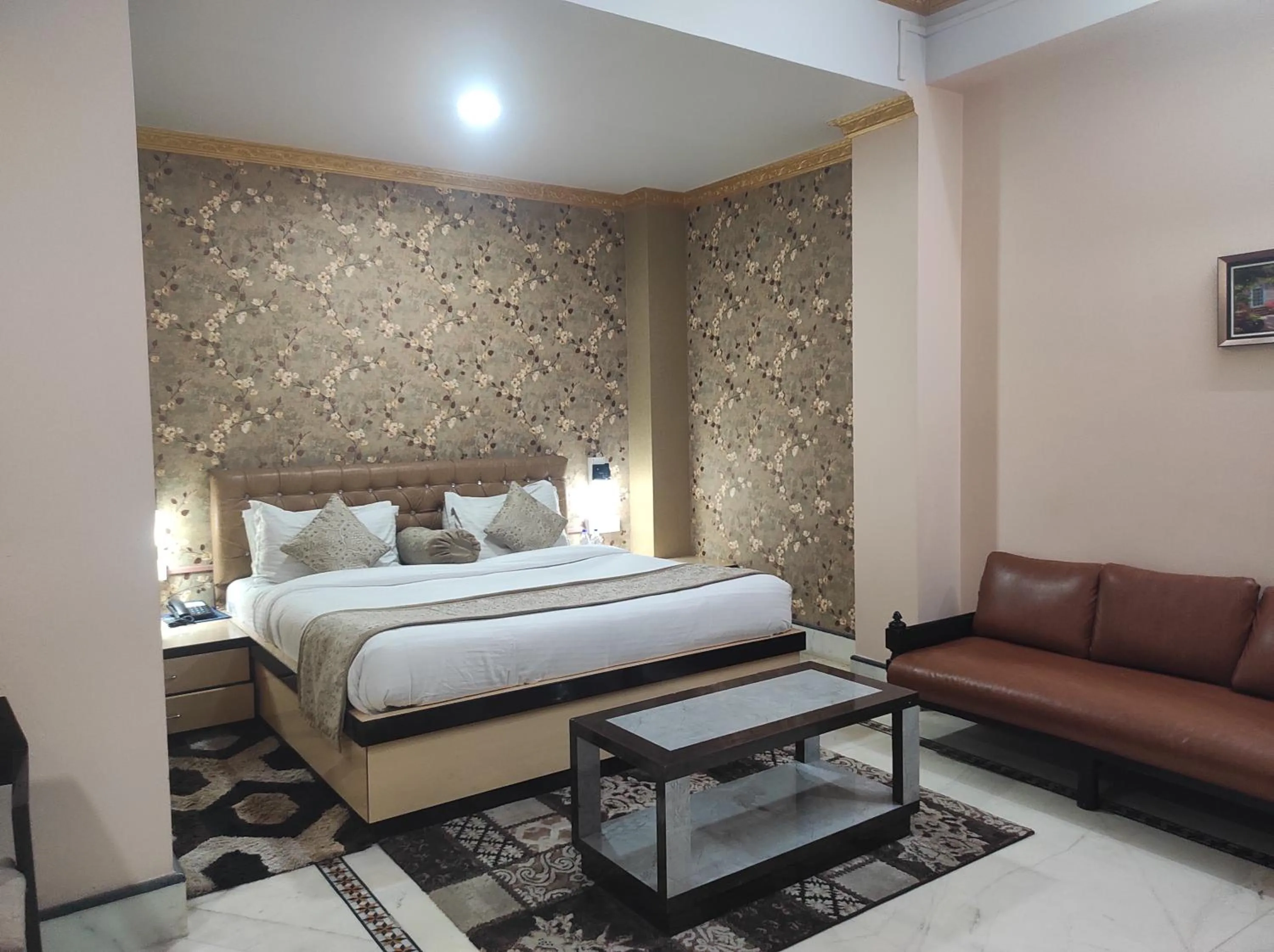 Bed in Hotel Rising Sun