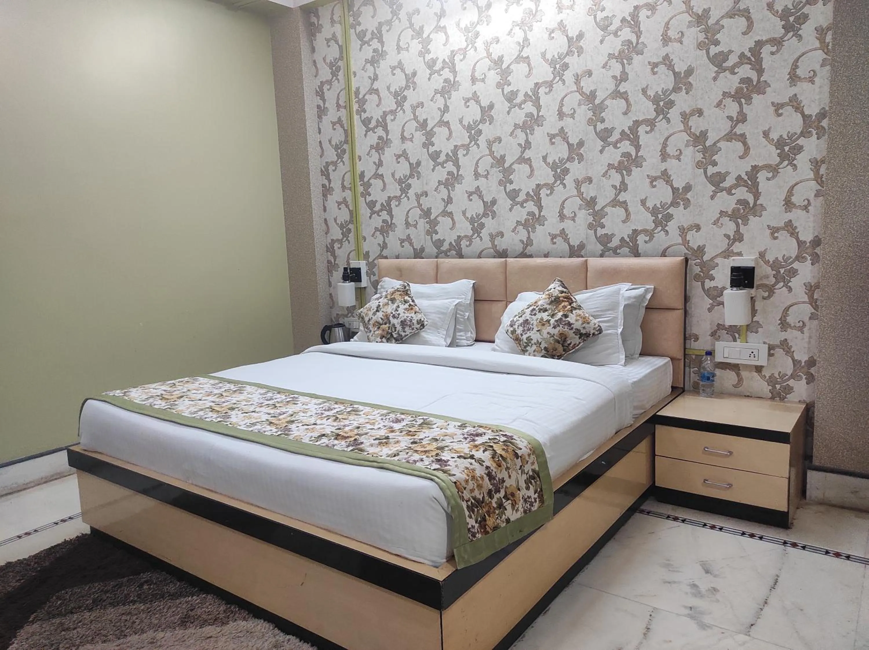 Bed in Hotel Rising Sun