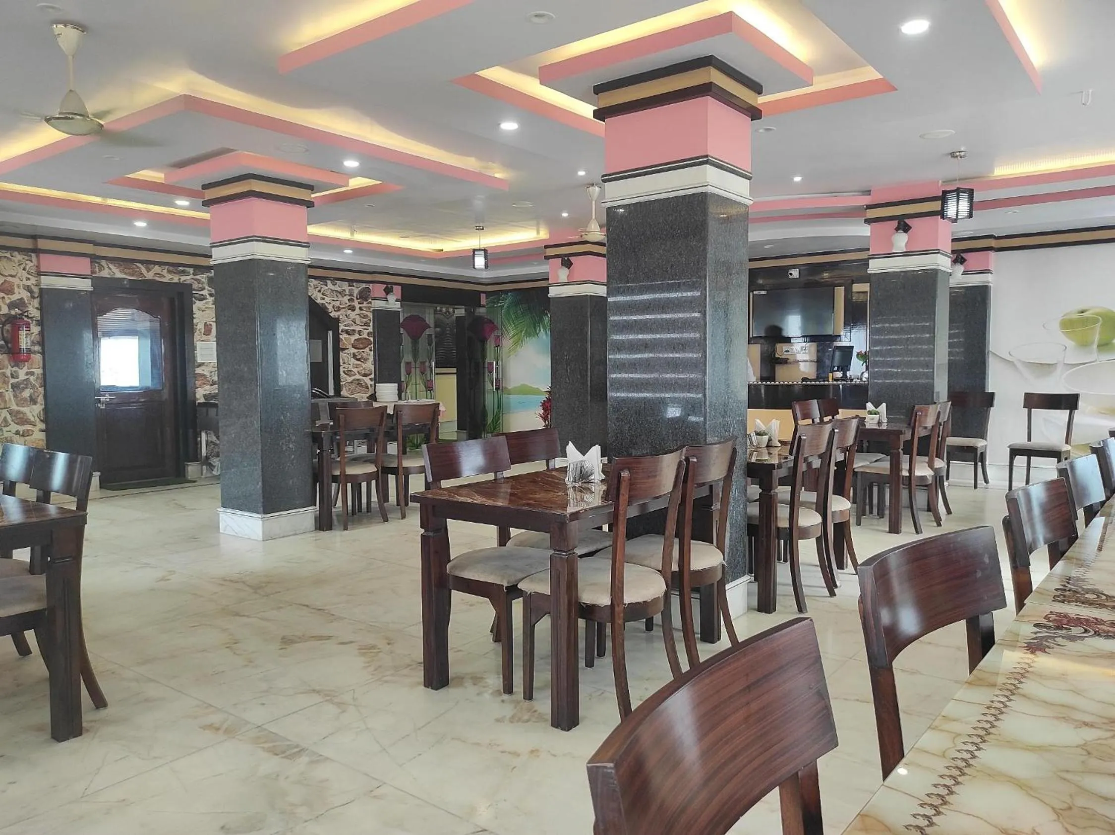 Restaurant/places to eat in Hotel Rising Sun