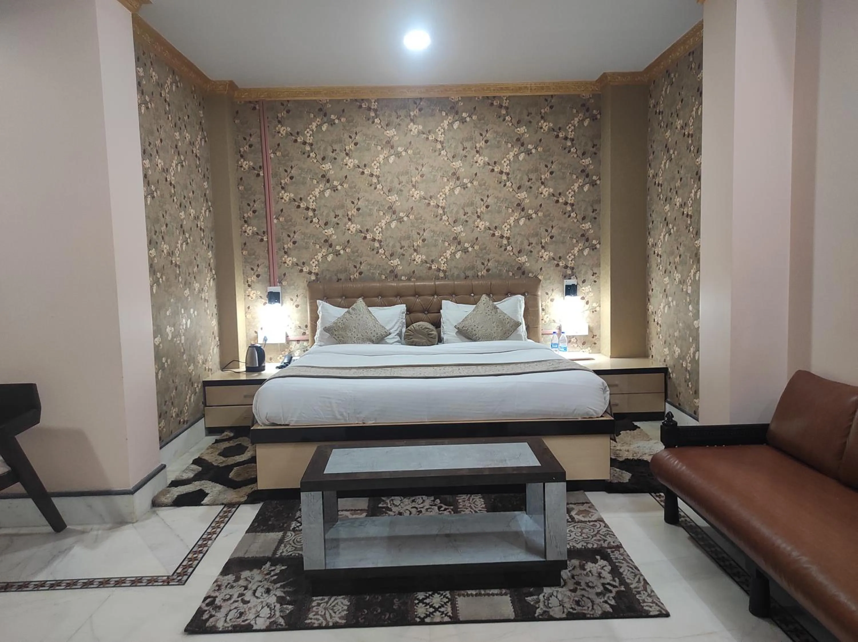 Bed in Hotel Rising Sun