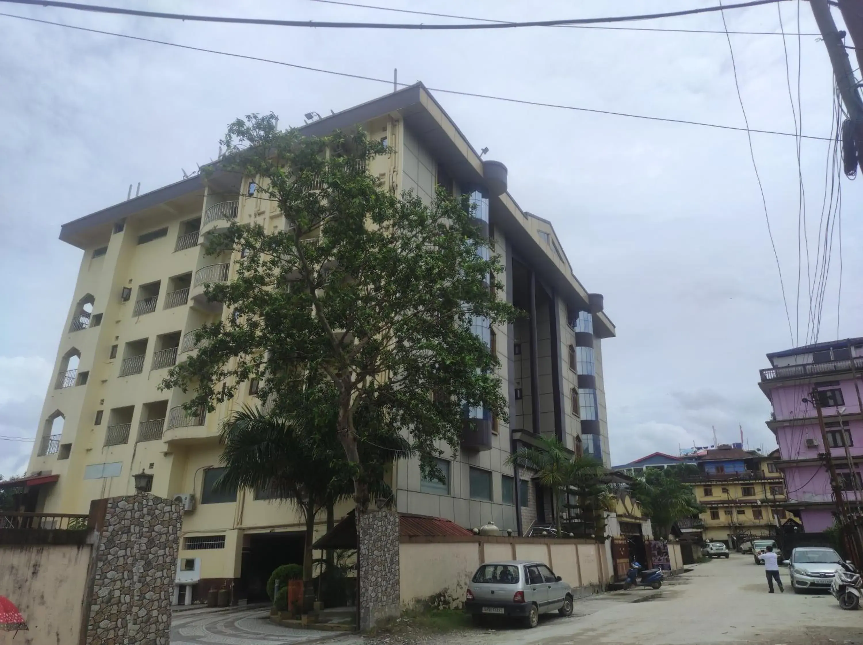 Property building in Hotel Rising Sun Property building in Hotel Rising Sun