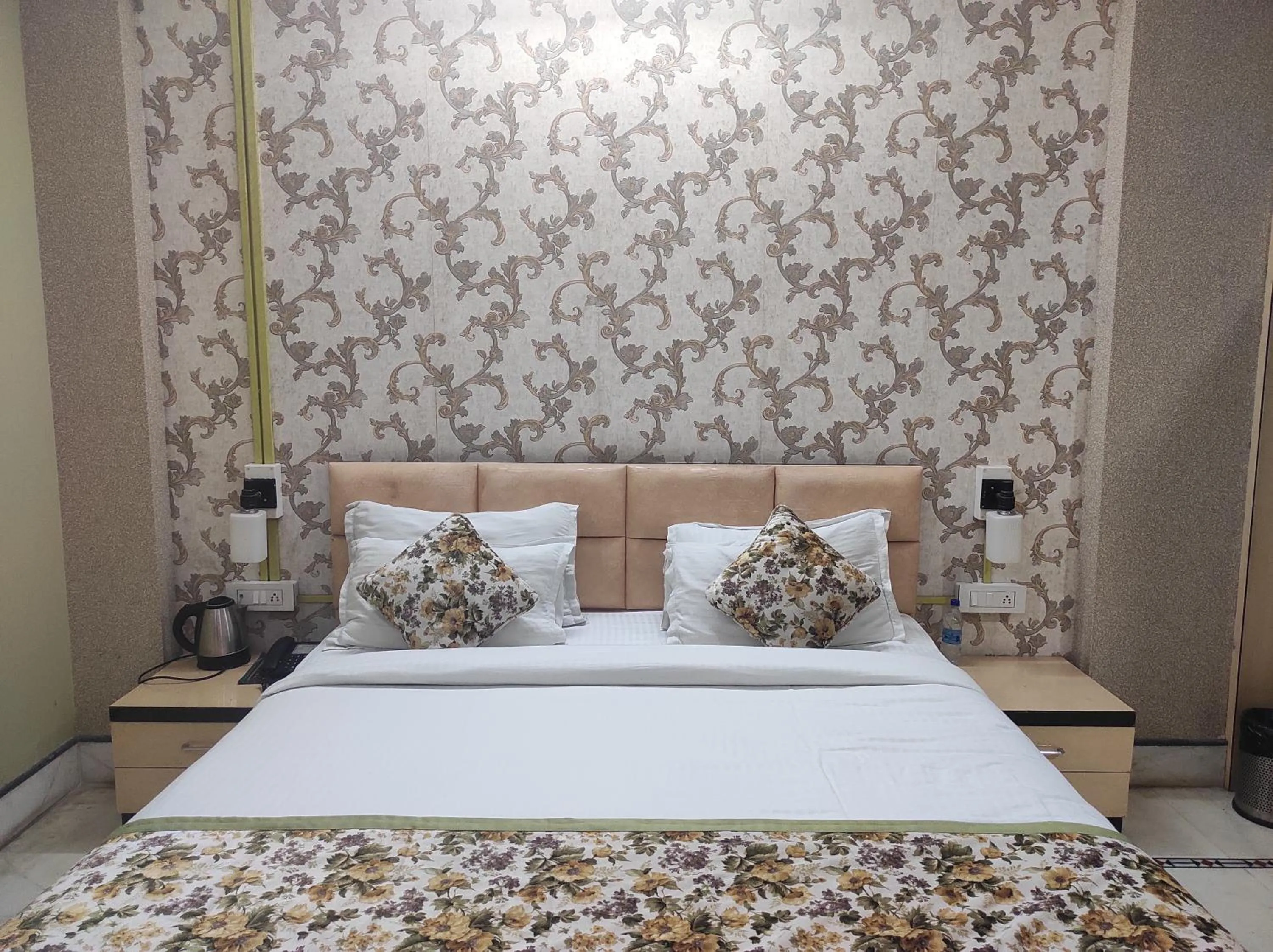 Bed in Hotel Rising Sun