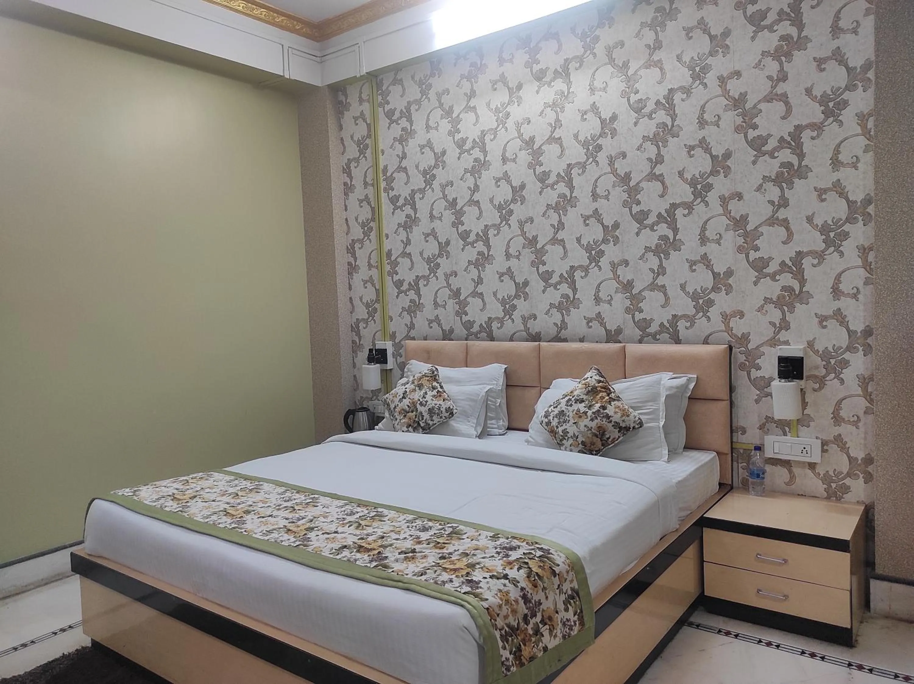 Bed in Hotel Rising Sun