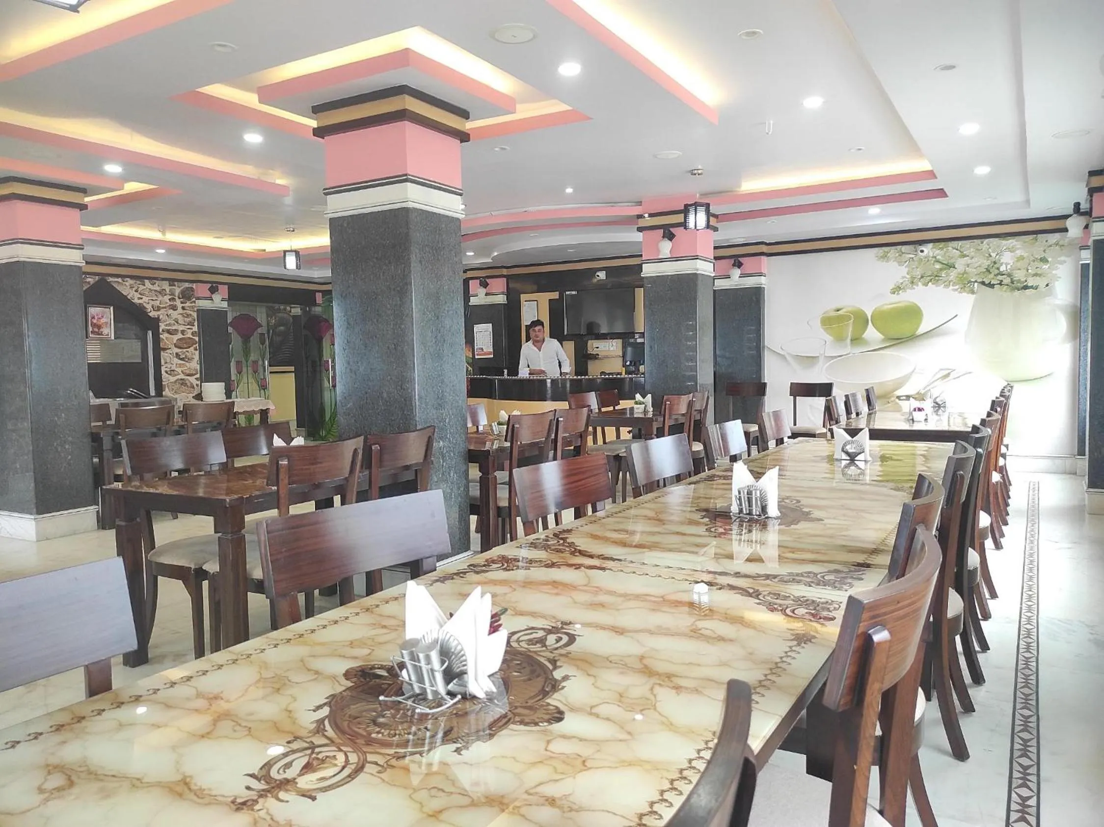 Restaurant/places to eat in Hotel Rising Sun