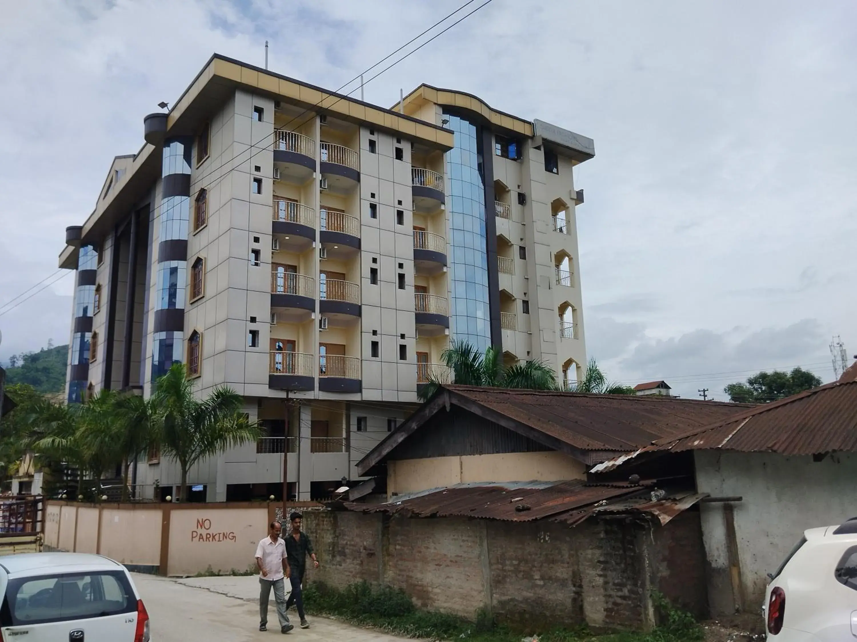 Property building in Hotel Rising Sun Property building in Hotel Rising Sun