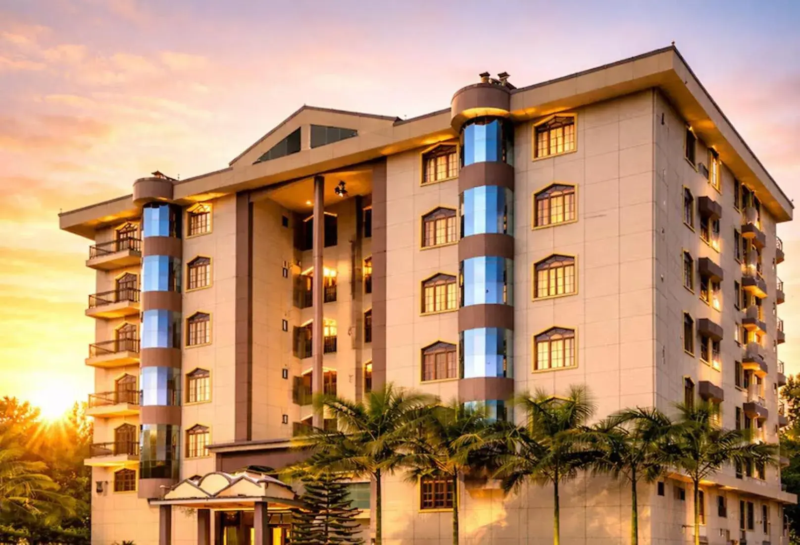 Property building in Hotel Rising Sun Property building in Hotel Rising Sun