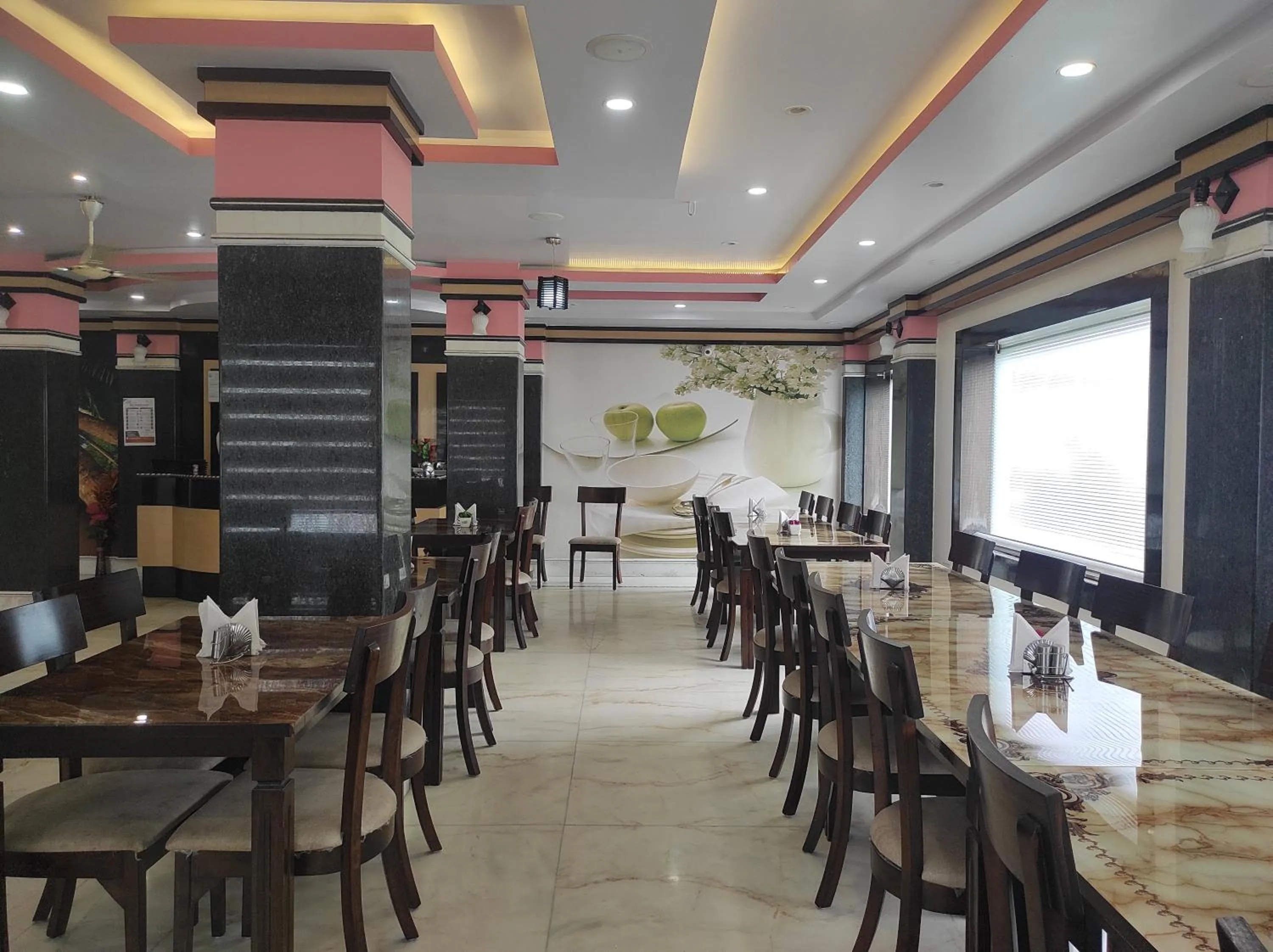 Restaurant/places to eat in Hotel Rising Sun