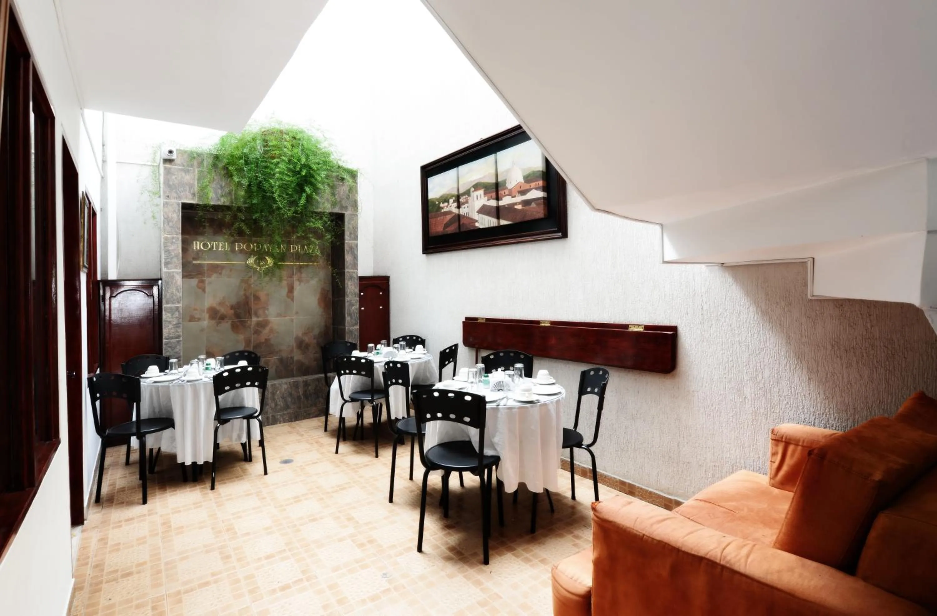 Toilet in Hotel Popayan Plaza