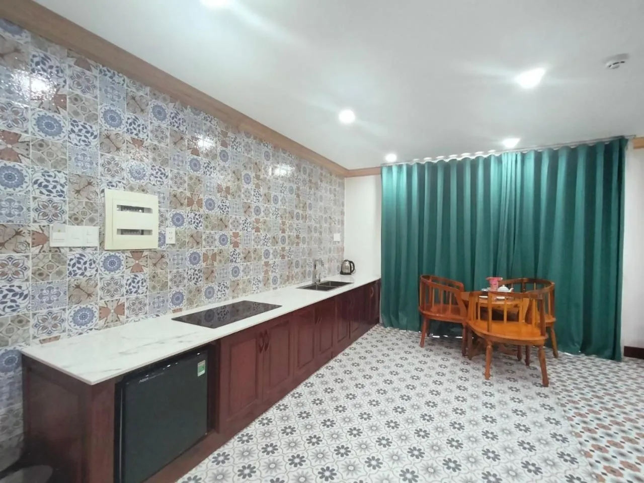 Kitchen or kitchenette in Phuc Thuan Hotel - Ninh Thuan