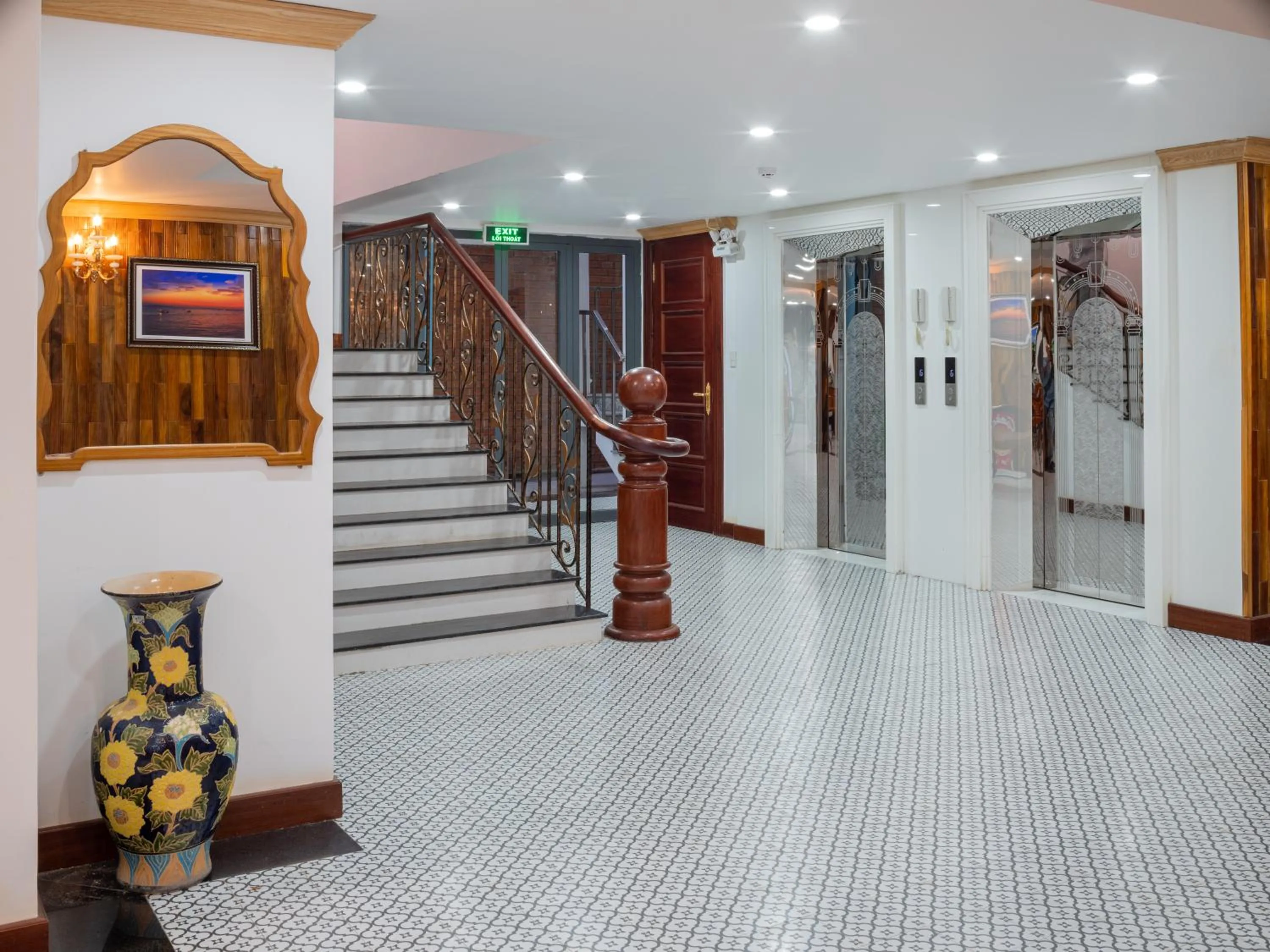 elevator in Phuc Thuan Hotel - Ninh Thuan