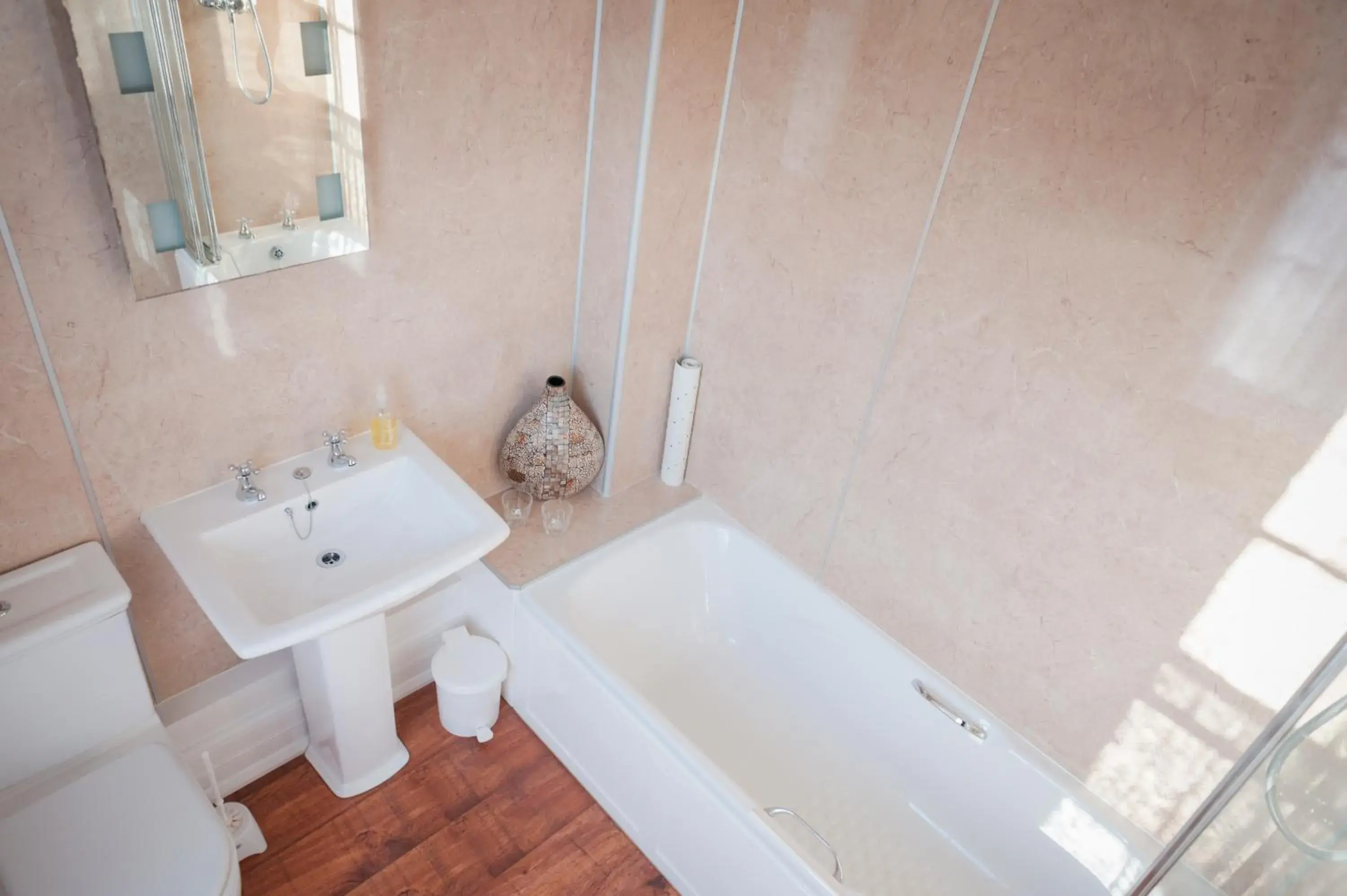 Twin Room with Private Bathroom in The Grove Cromer Twin Room with Private Bathroom in The Grove Cromer