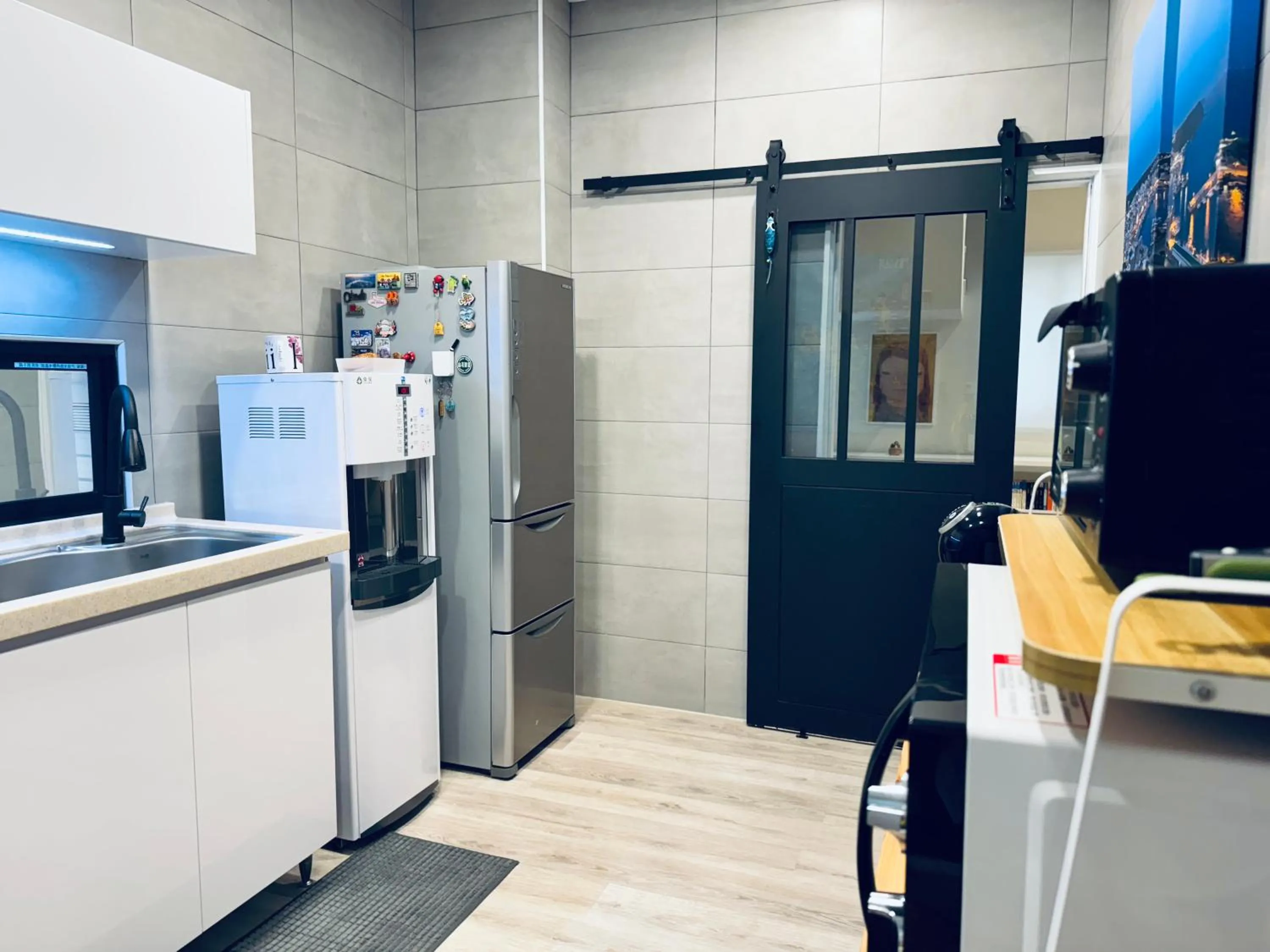 Communal kitchen in WinXin House