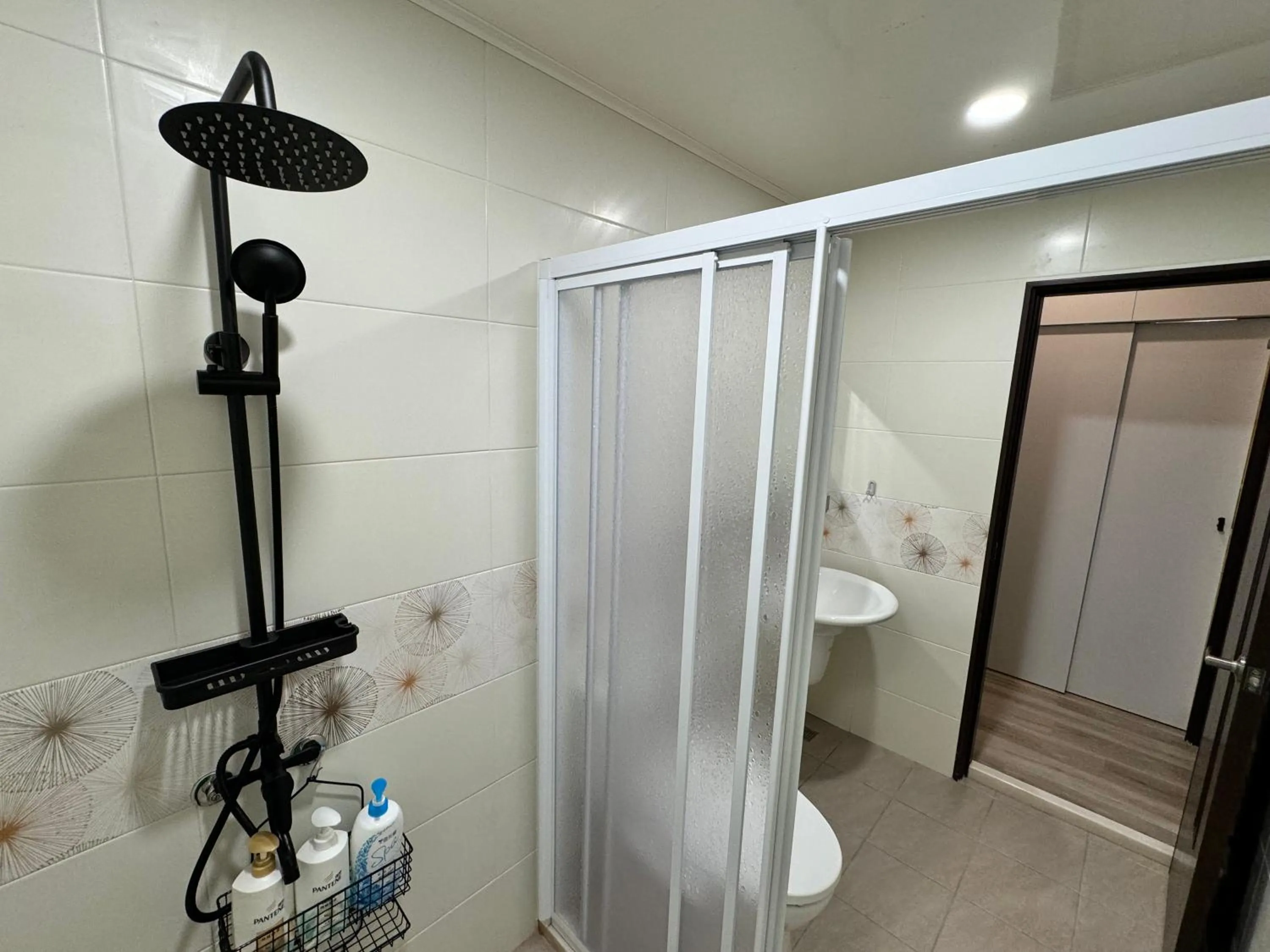 Shower in WinXin House