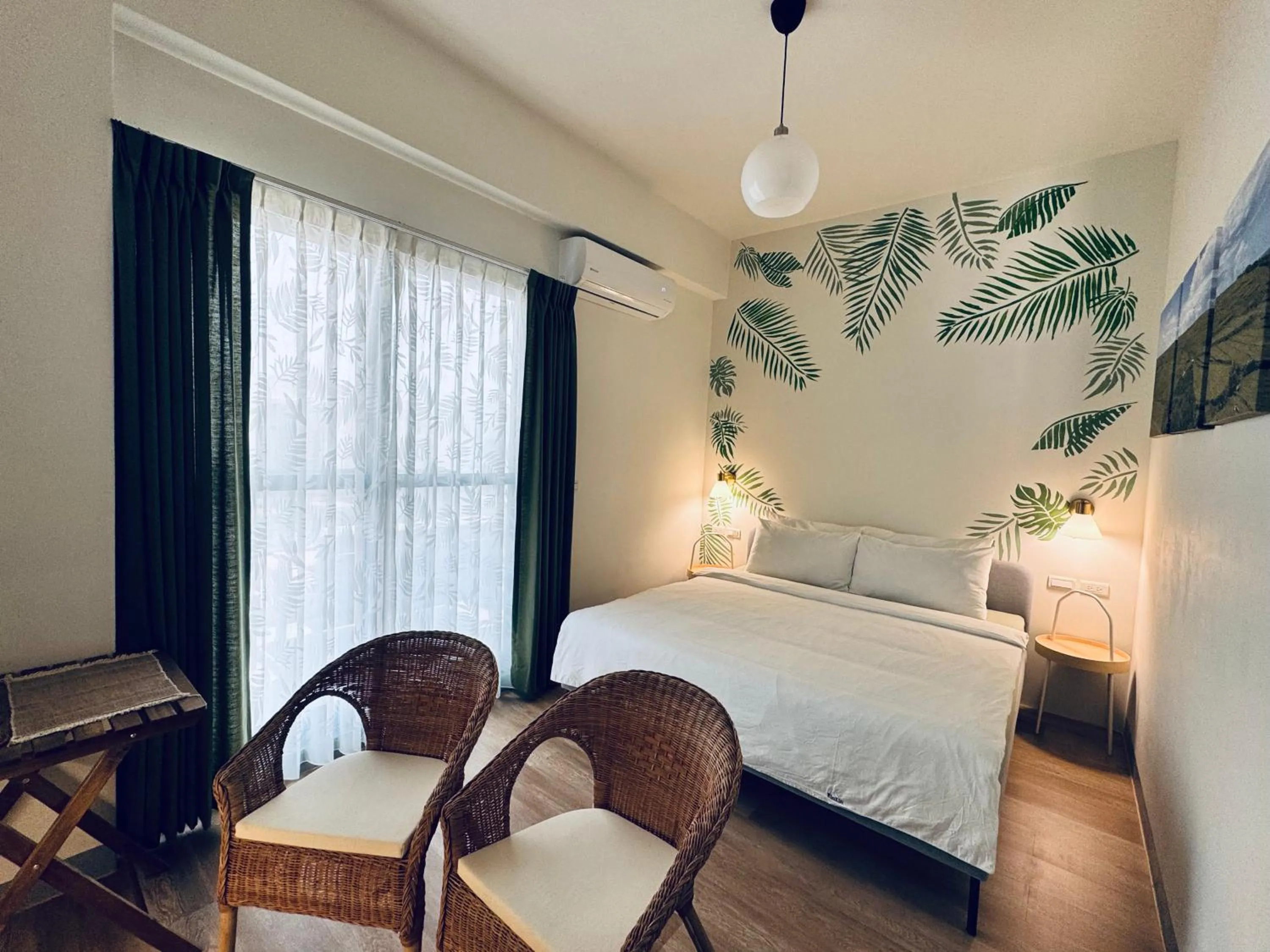 Photo of the whole room, Bed in WinXin House