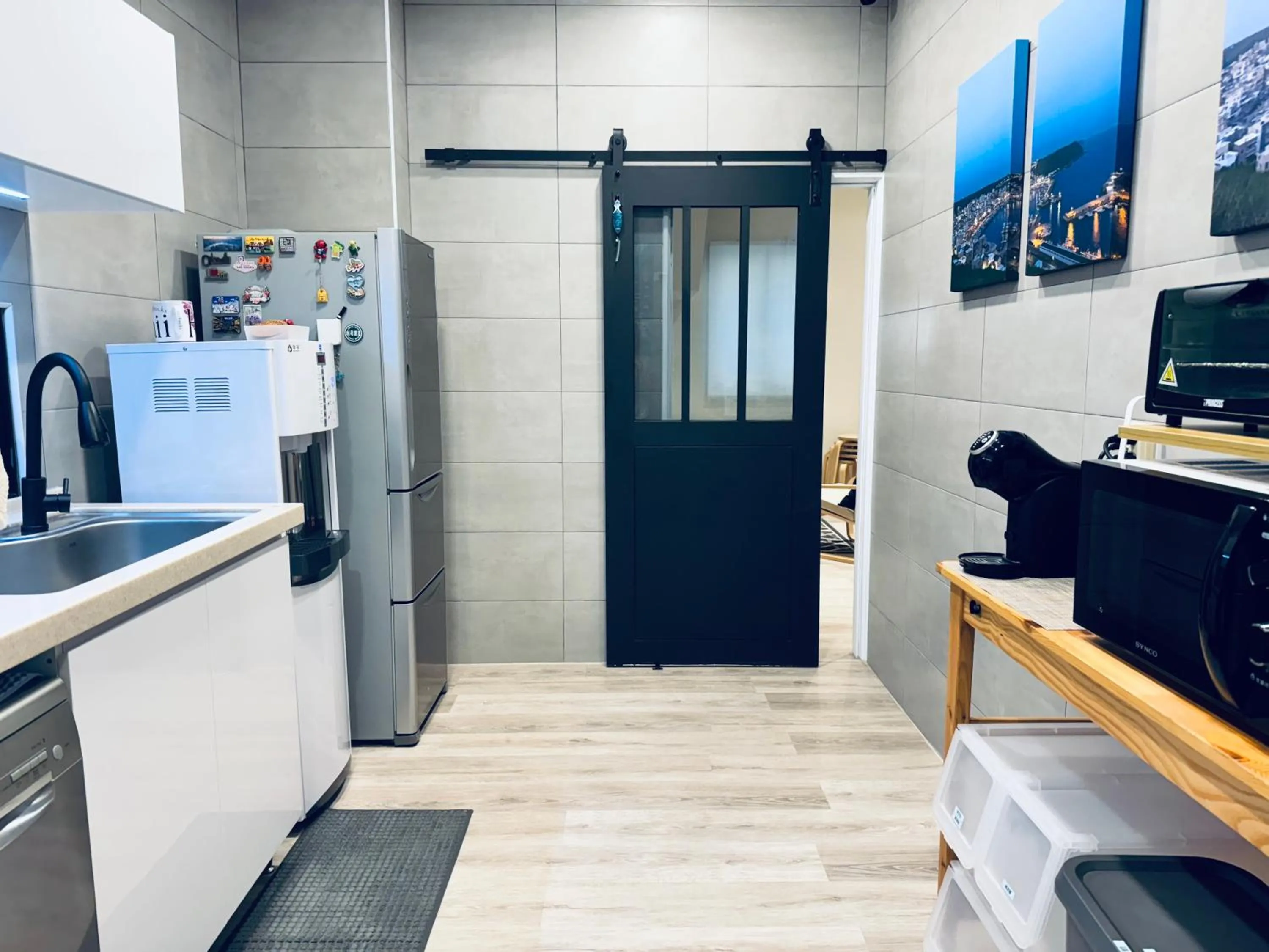 Communal kitchen in WinXin House