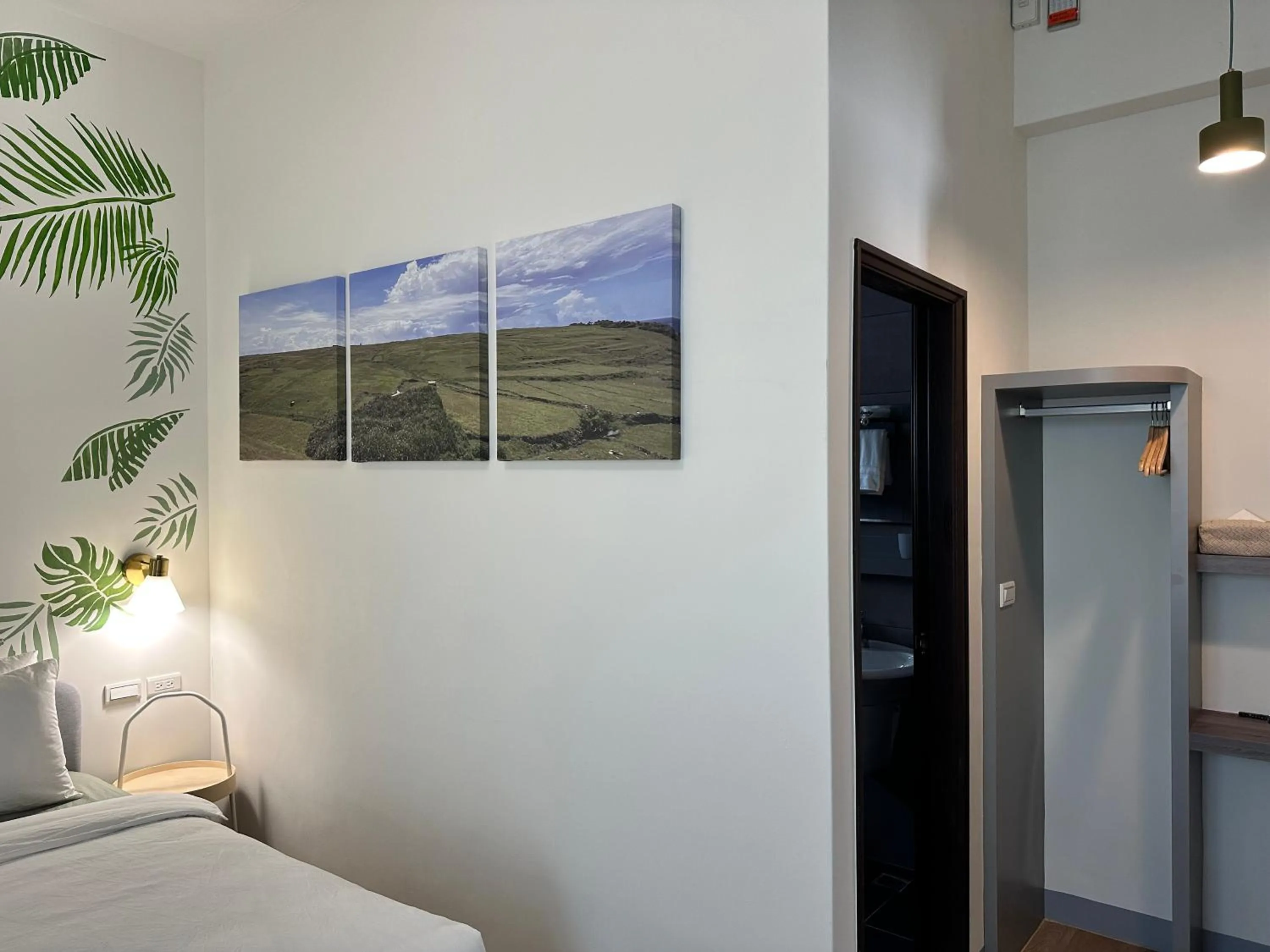 Photo of the whole room, Bed in WinXin House