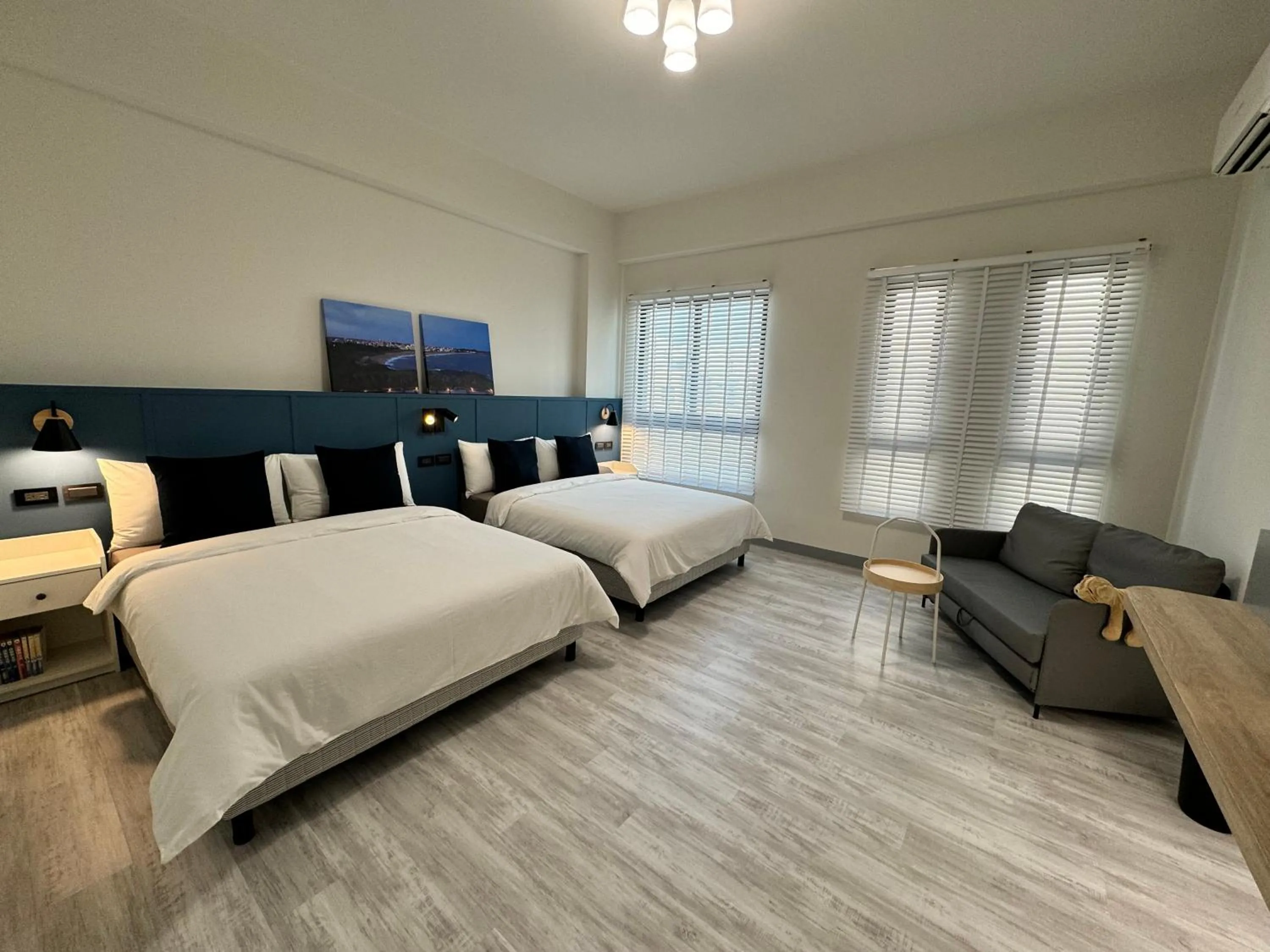 Photo of the whole room, Bed in WinXin House