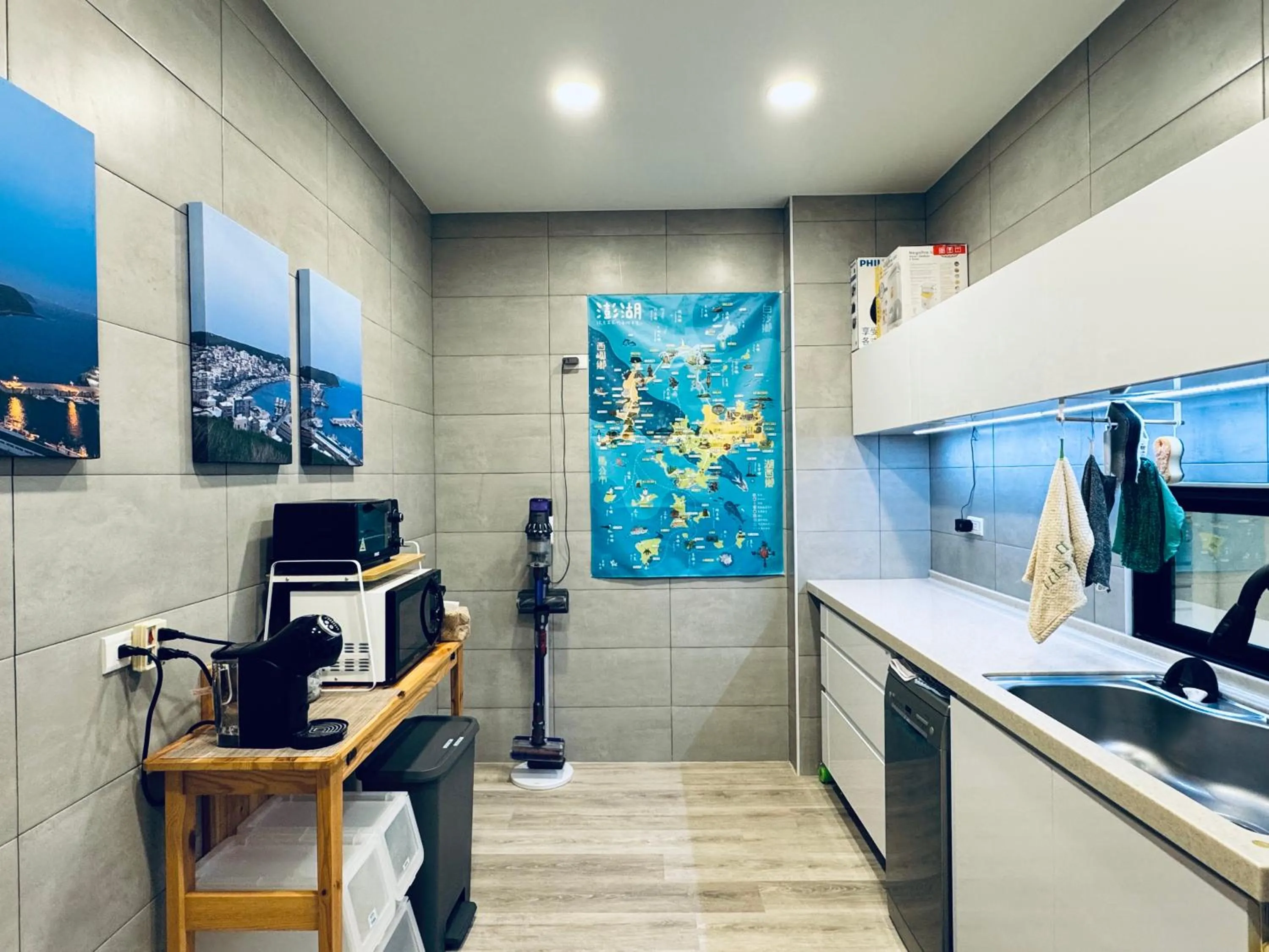 Communal kitchen in WinXin House